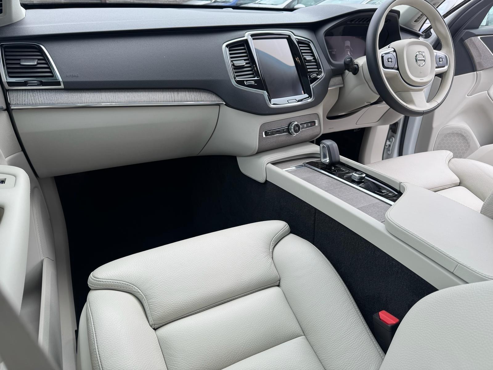 Volvo XC90 view 17