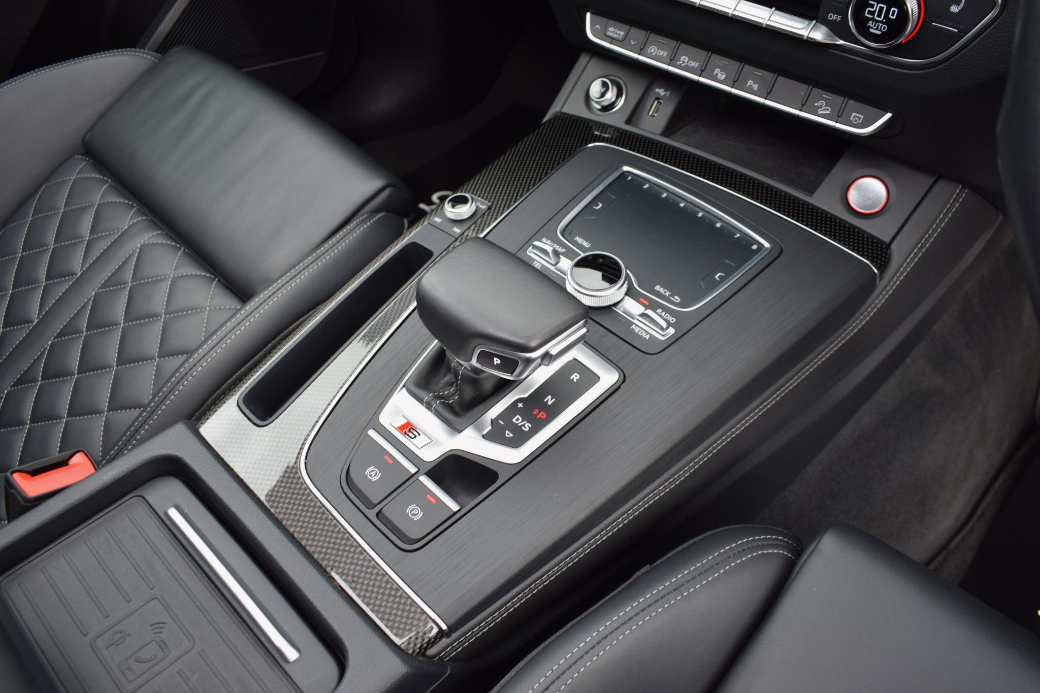 Audi SQ5 view 11