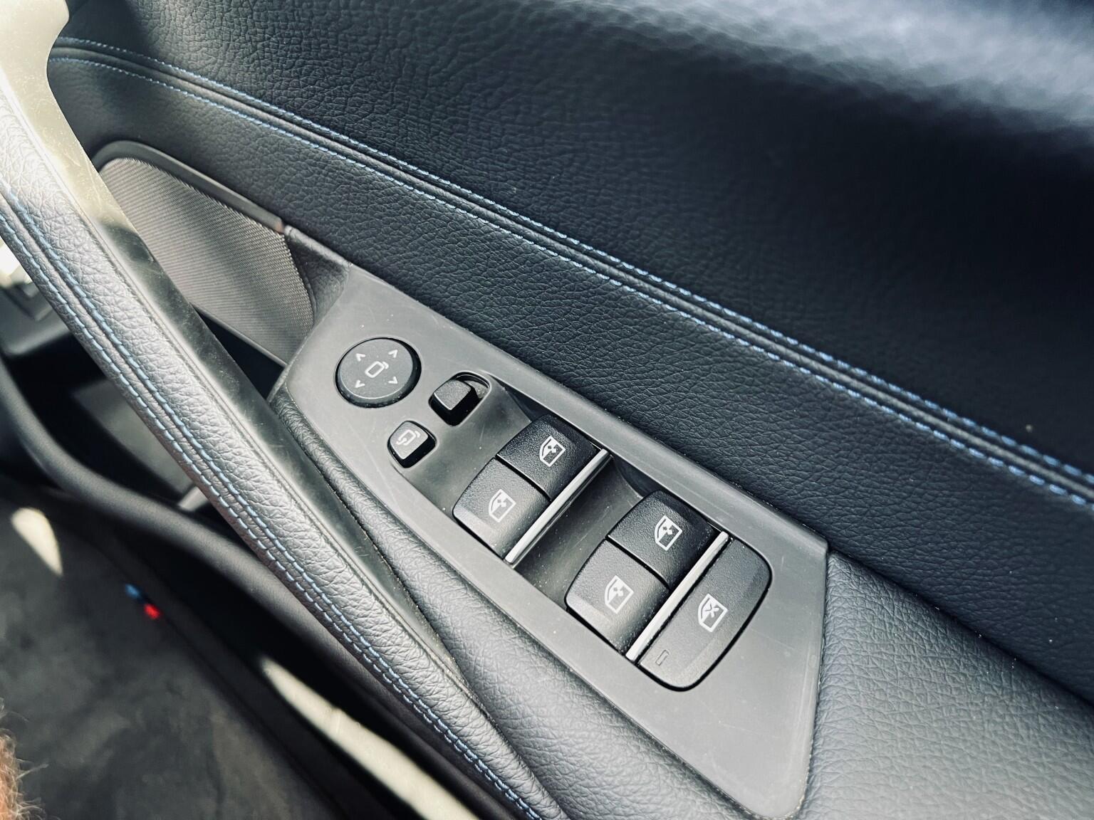 BMW 5 Series view 27