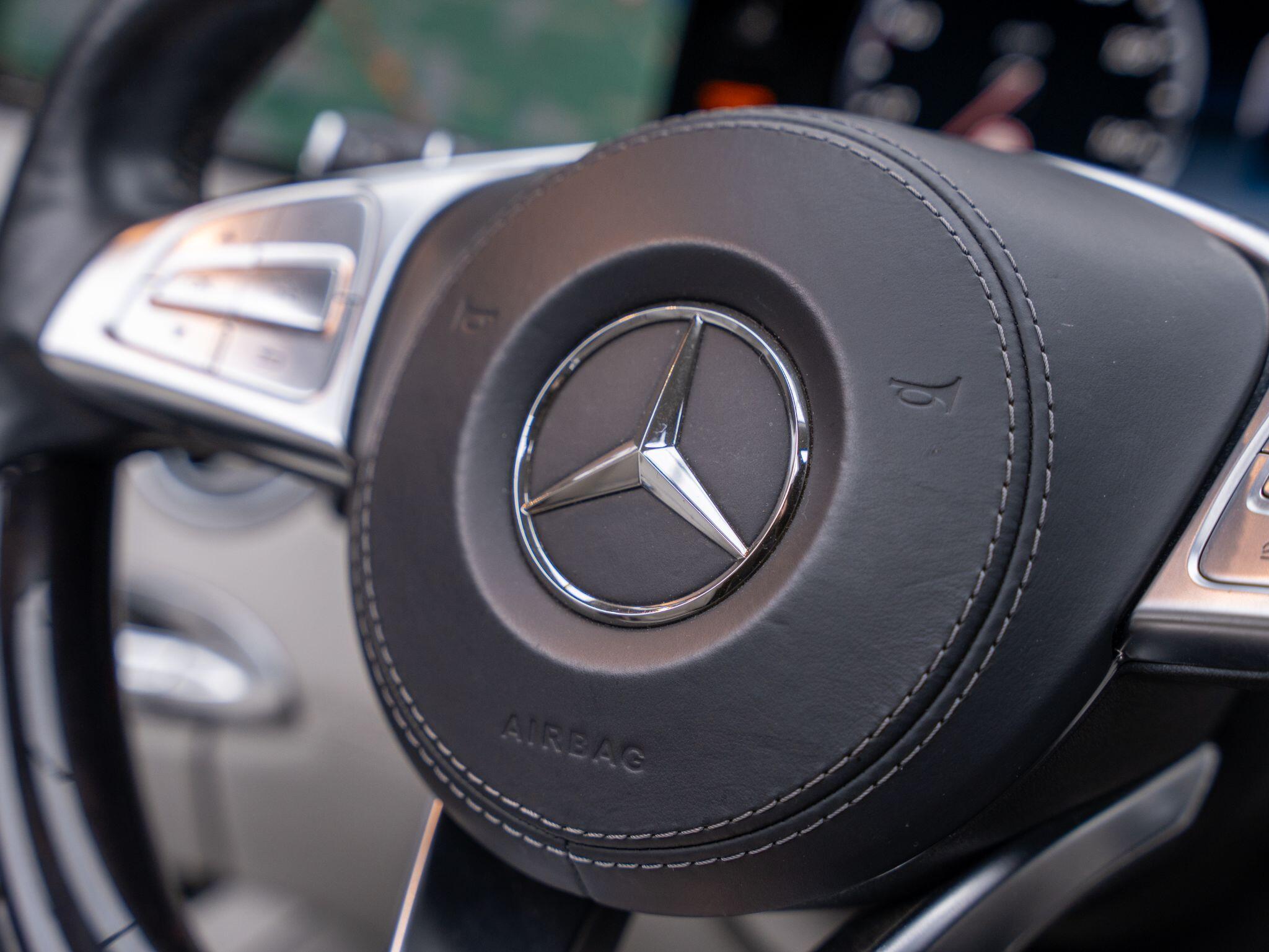 Mercedes-Benz S-Class view 32