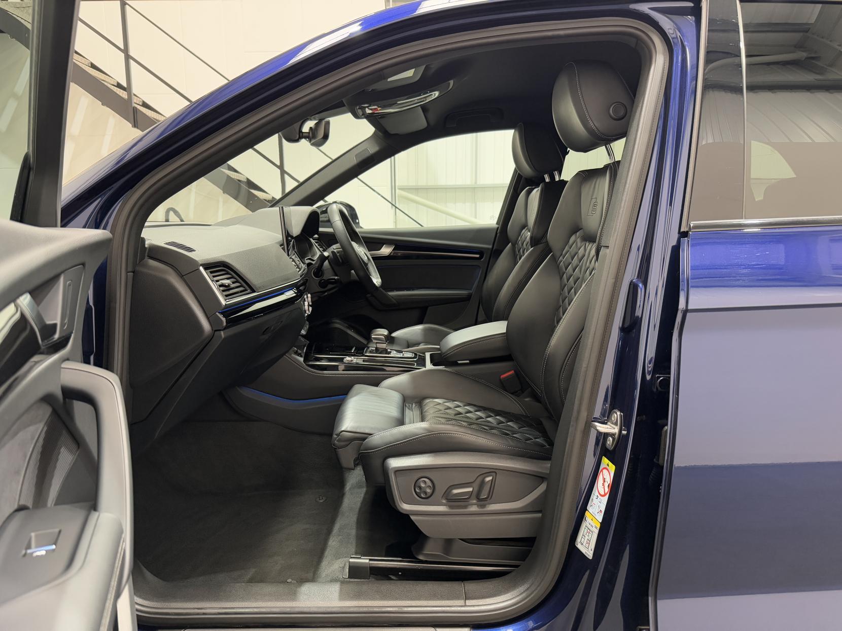 Audi Q5 view 45
