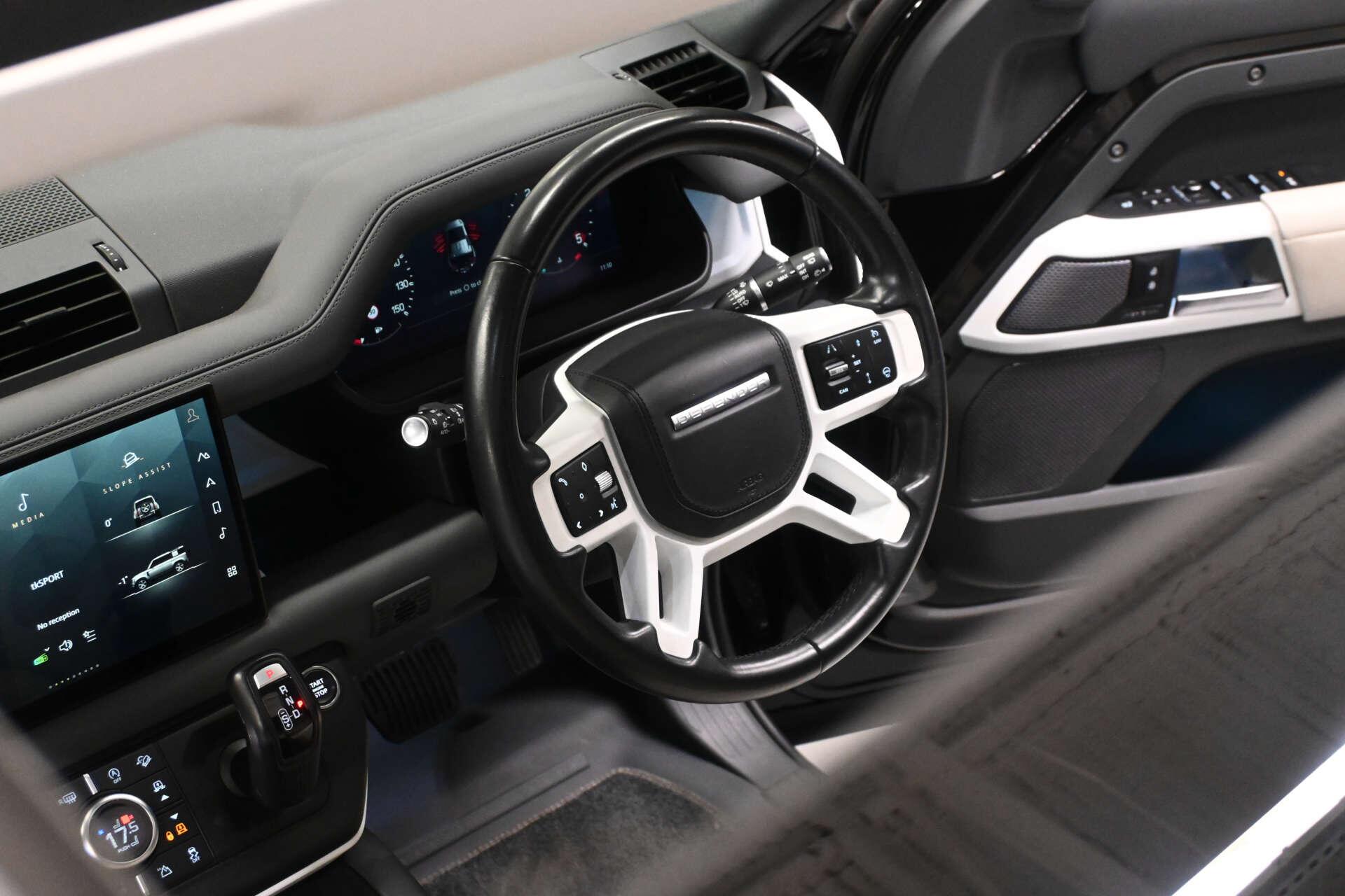 Land Rover Defender view 4