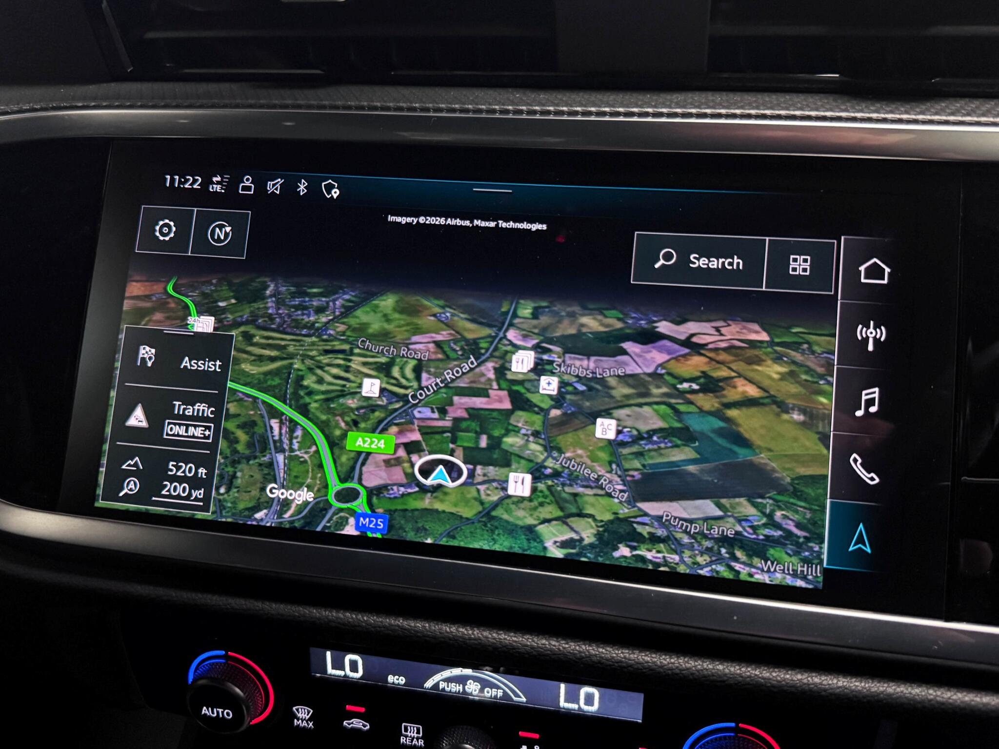Audi Q3 view 38