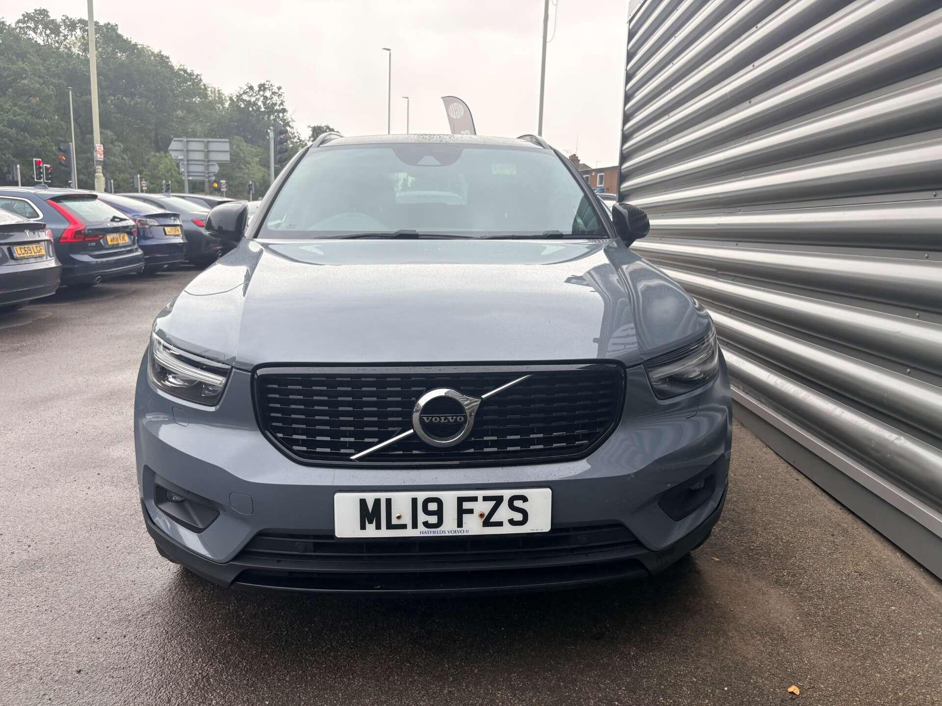 Volvo XC40 view 4