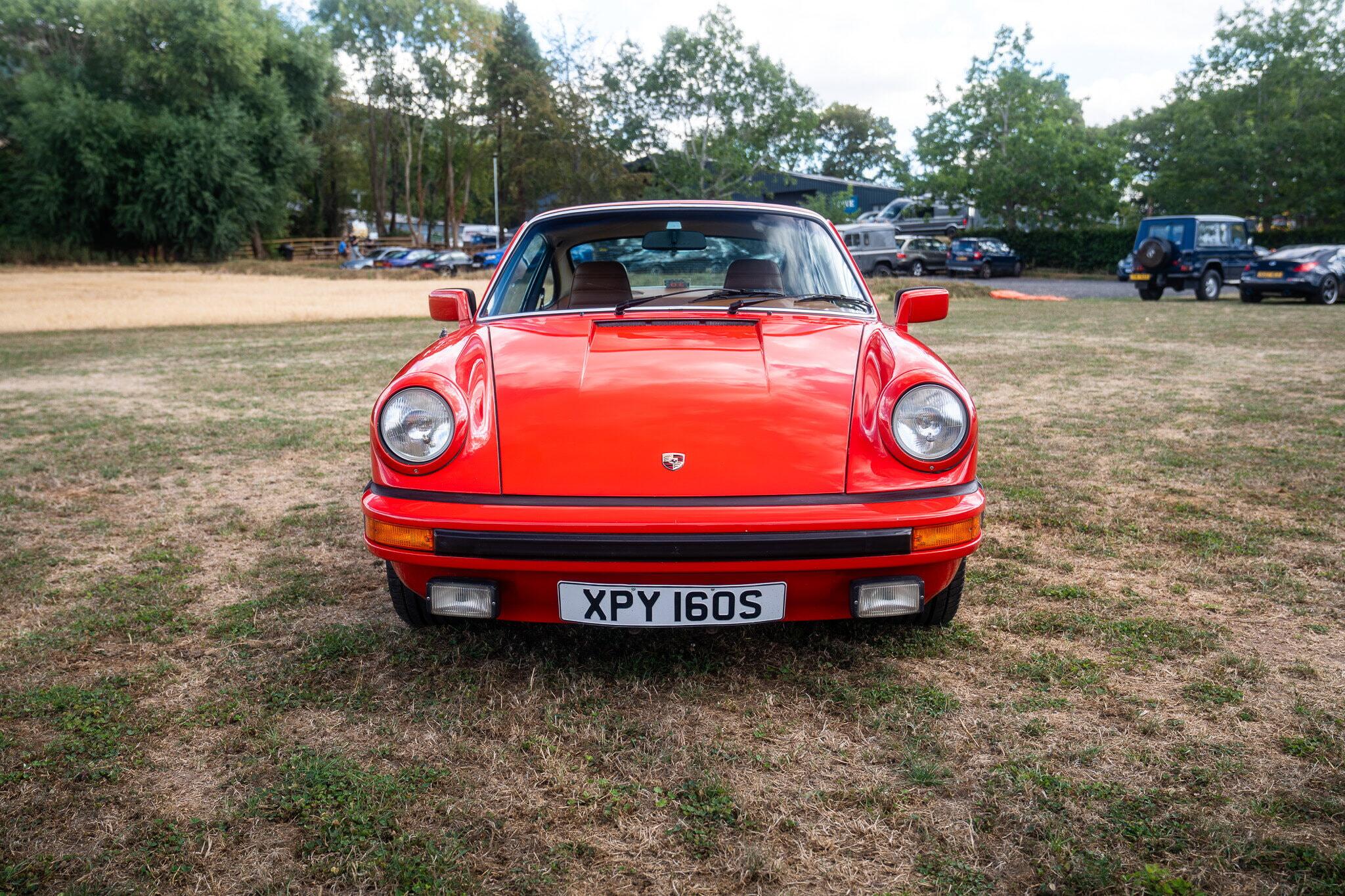 Porsche 911 view 5