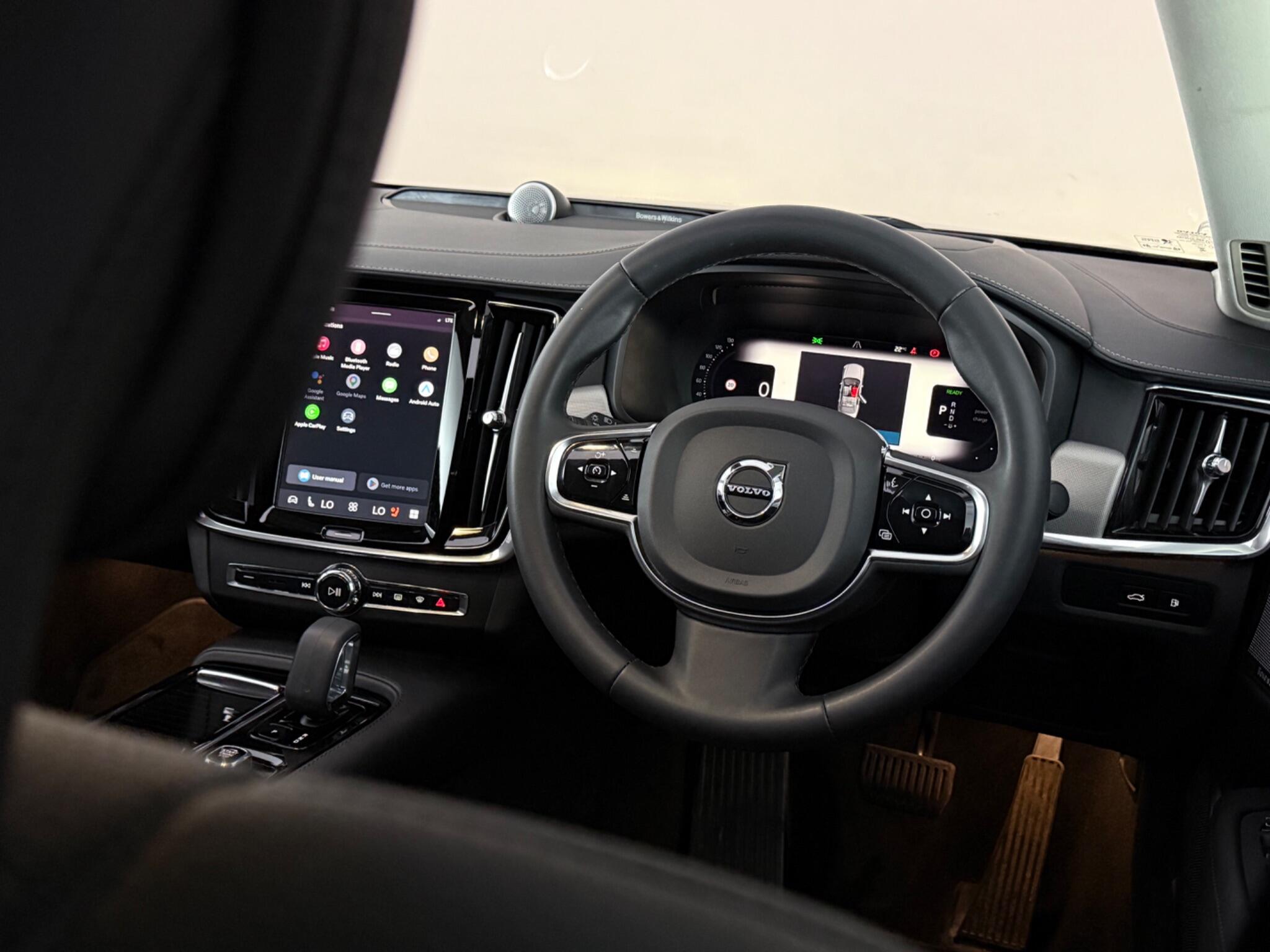 Volvo S90 view 14