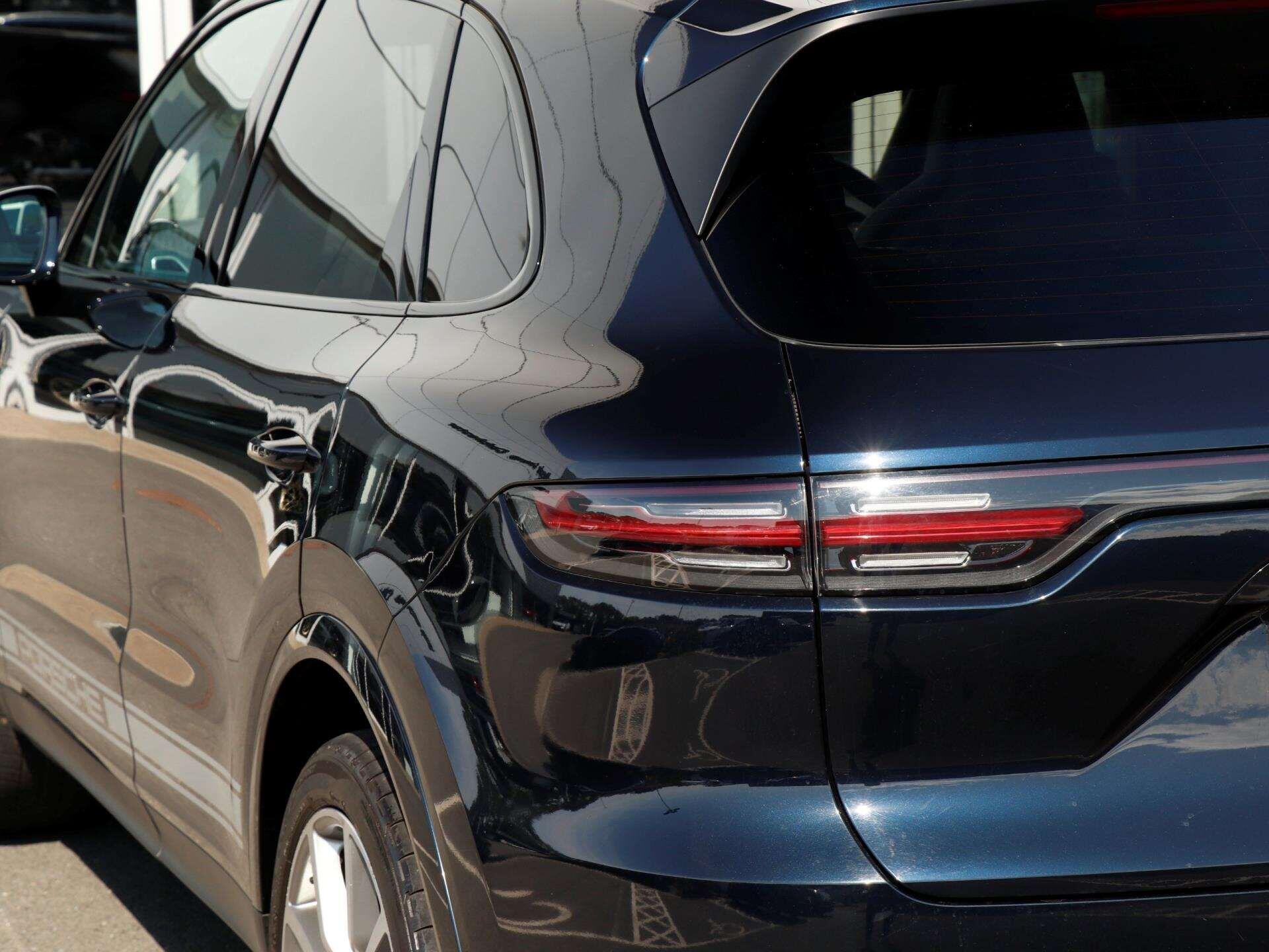 Porsche Cayenne view 29