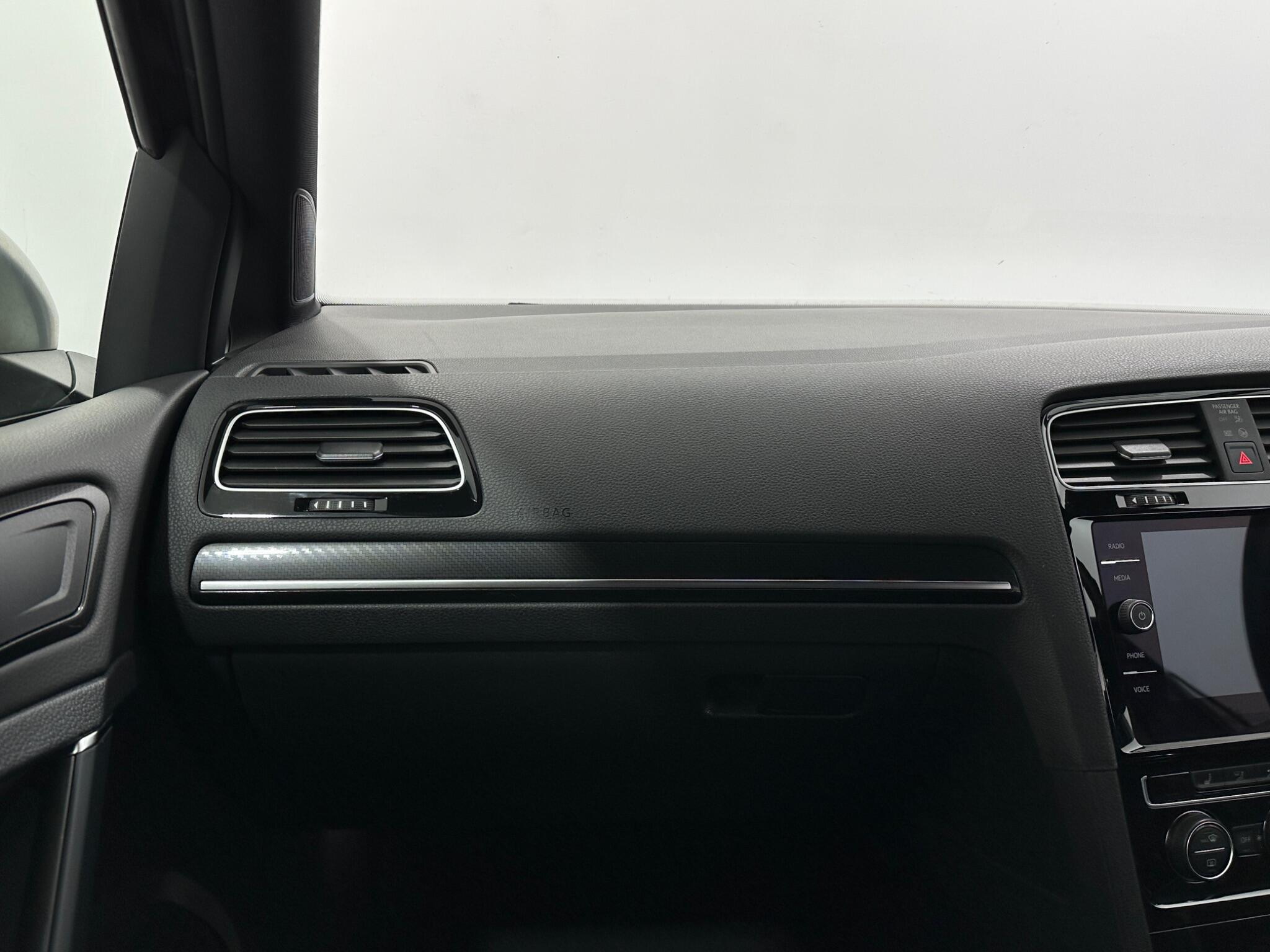 Volkswagen Golf view 30