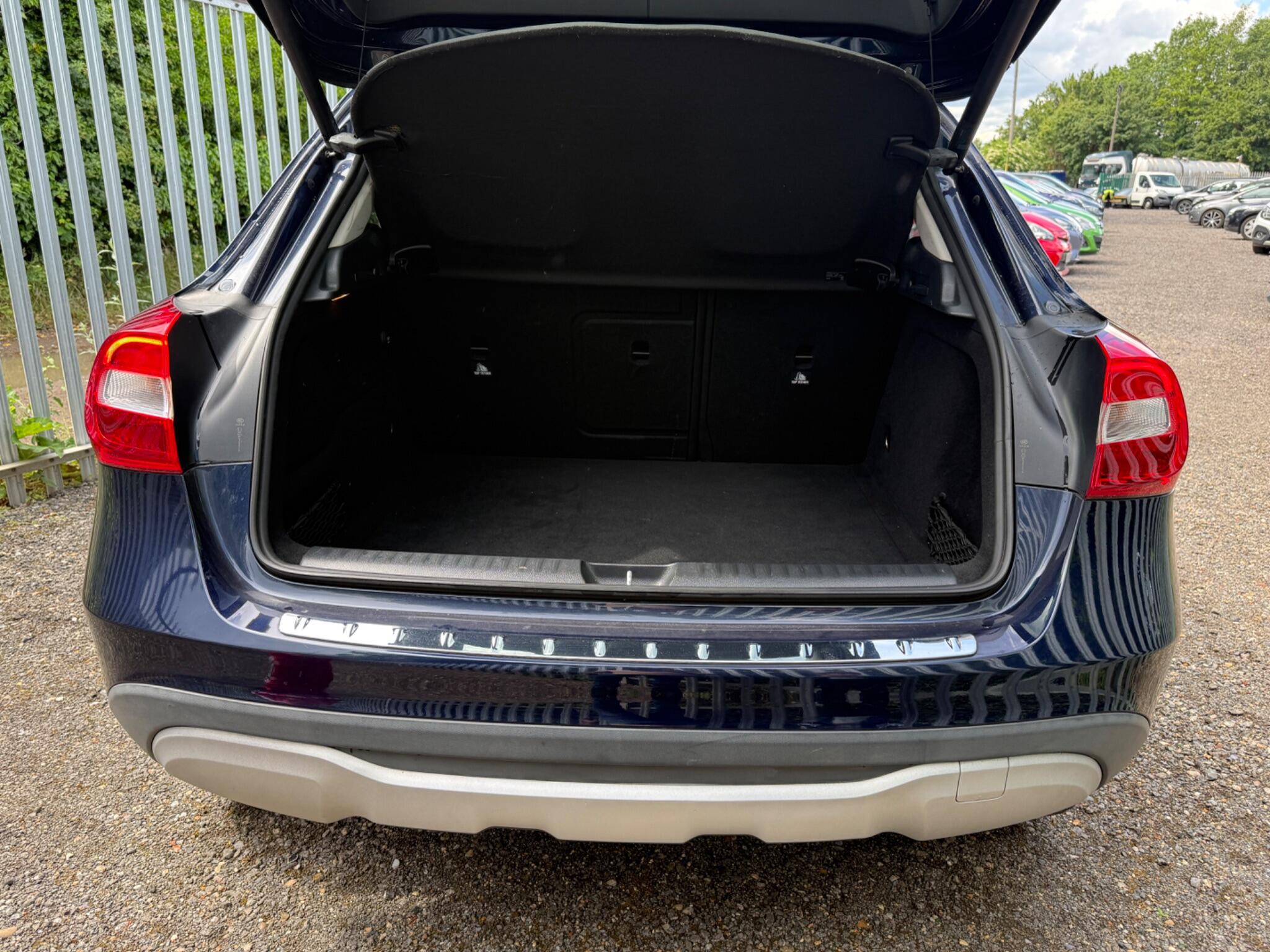 2017 Mercedes-Benz GLA image 42