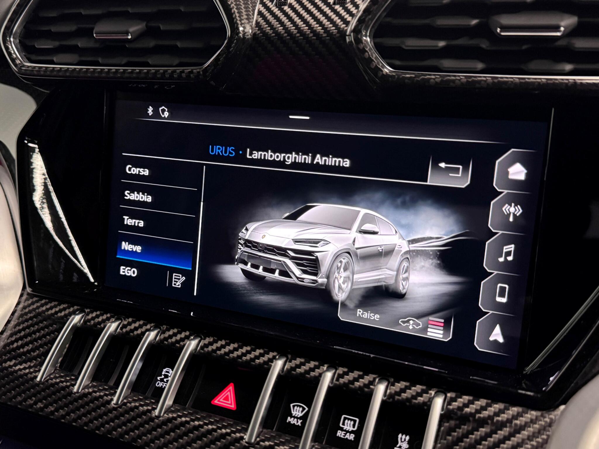 Lamborghini Urus view 68