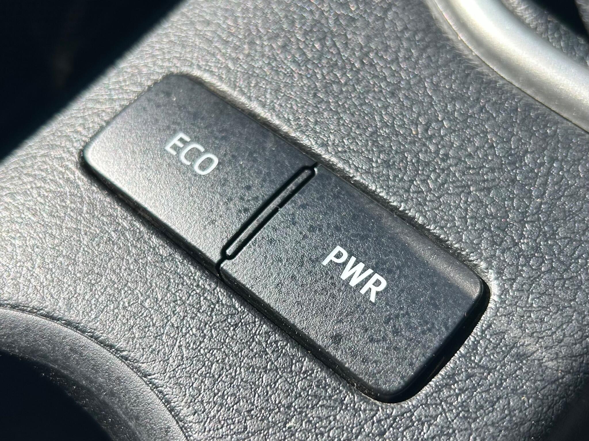 Toyota Hilux view 37