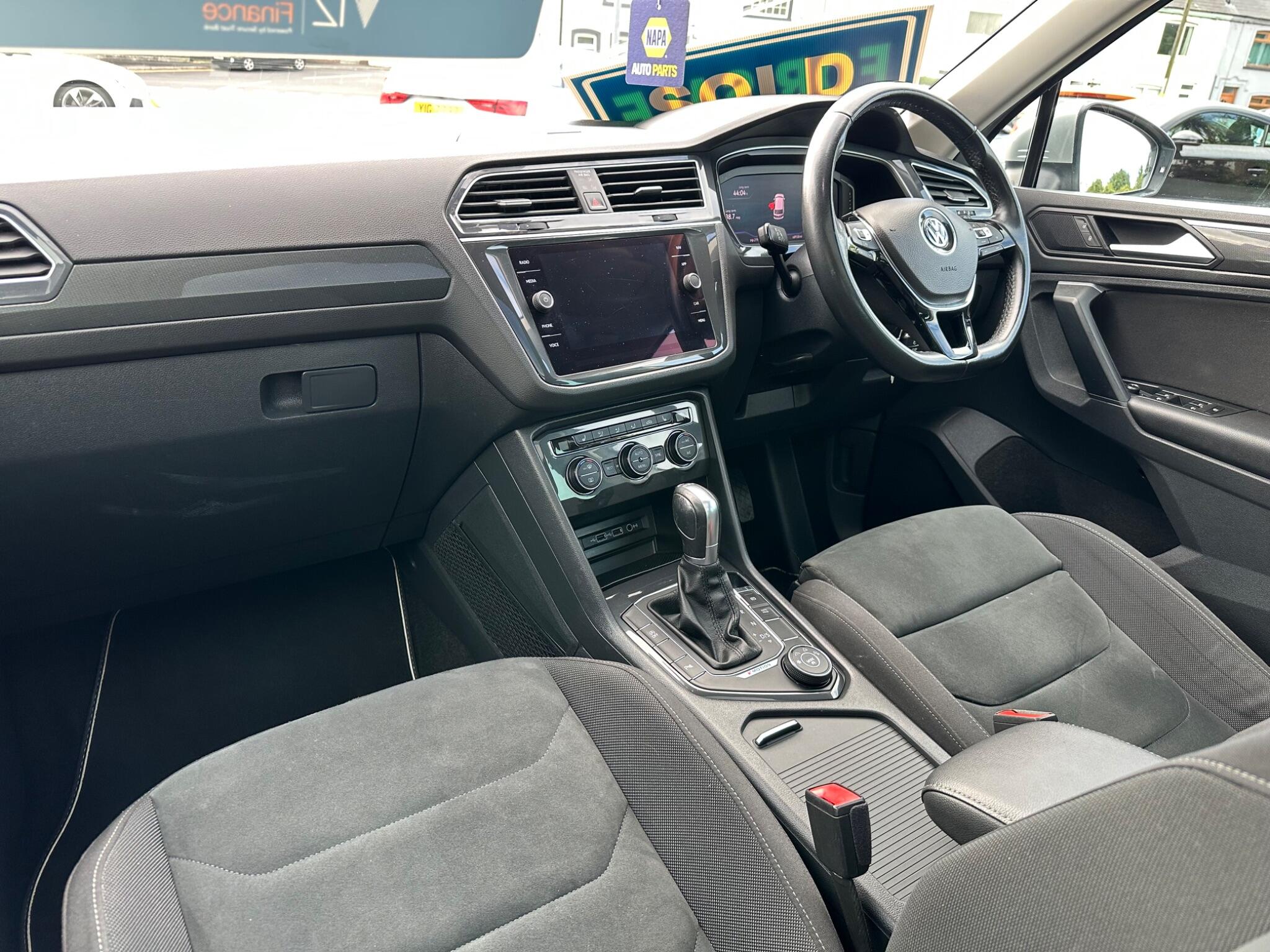 Volkswagen Tiguan view 6