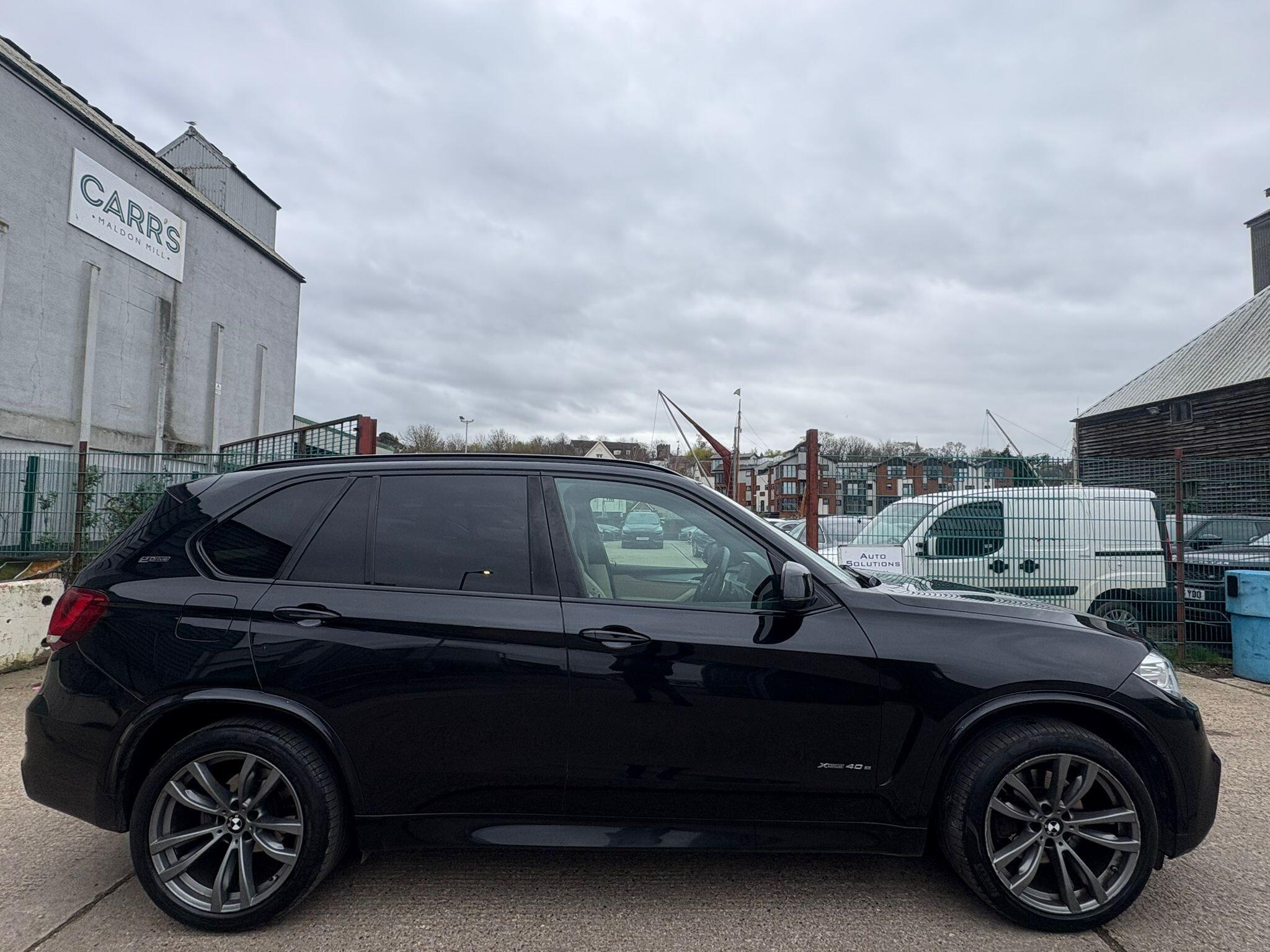 BMW X5 view 3