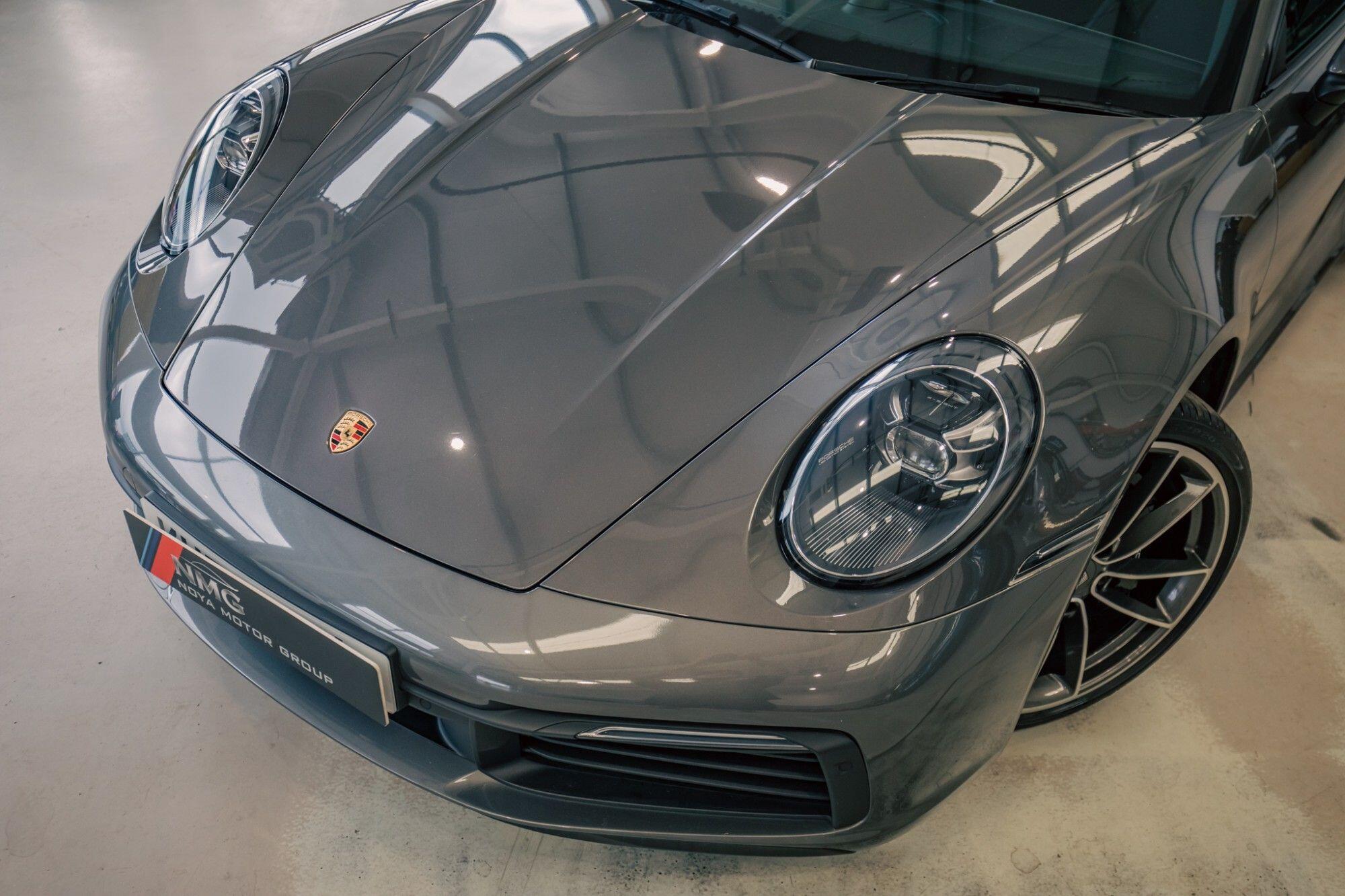 Porsche 911 view 5