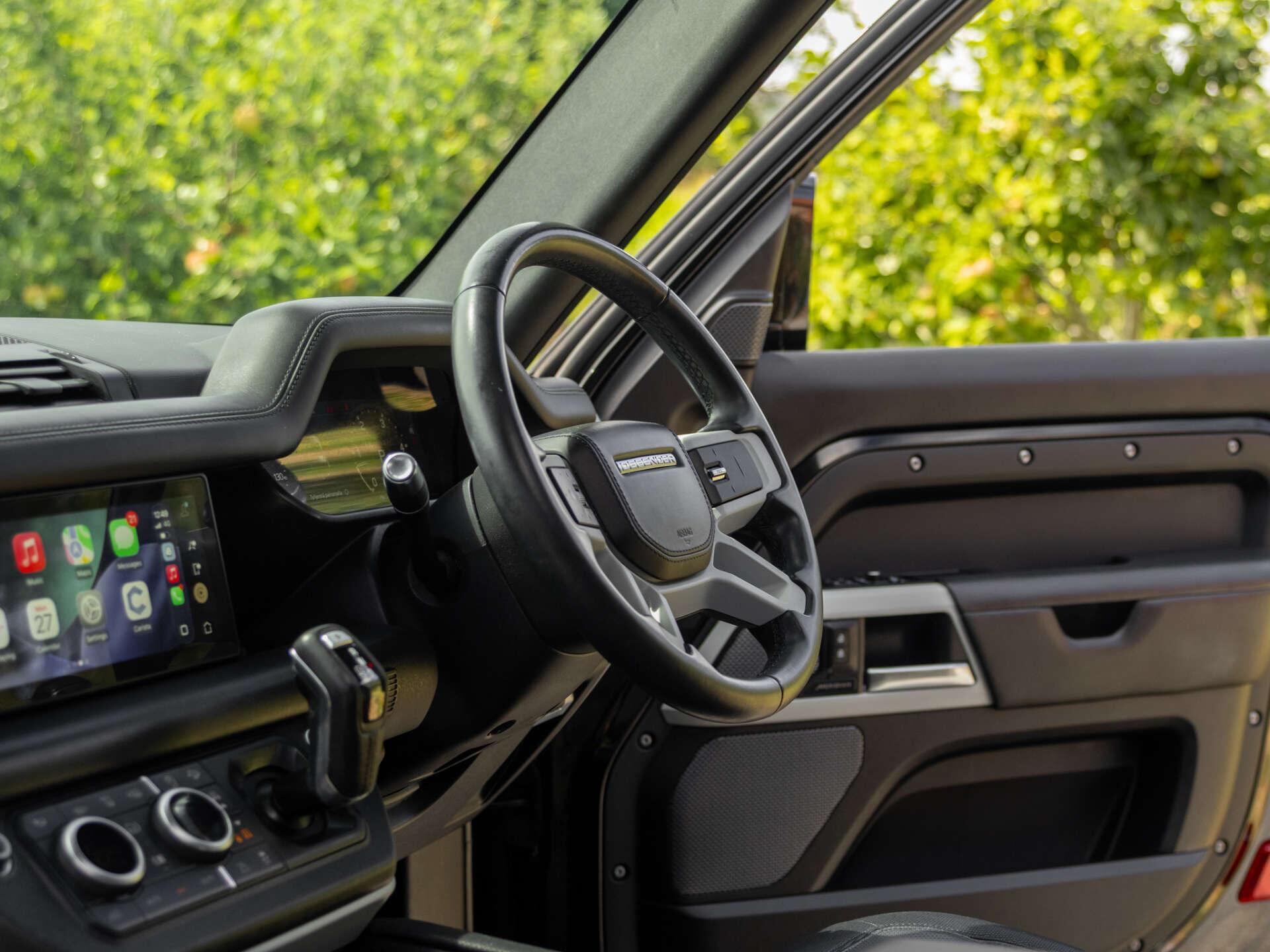 Land Rover Defender view 41