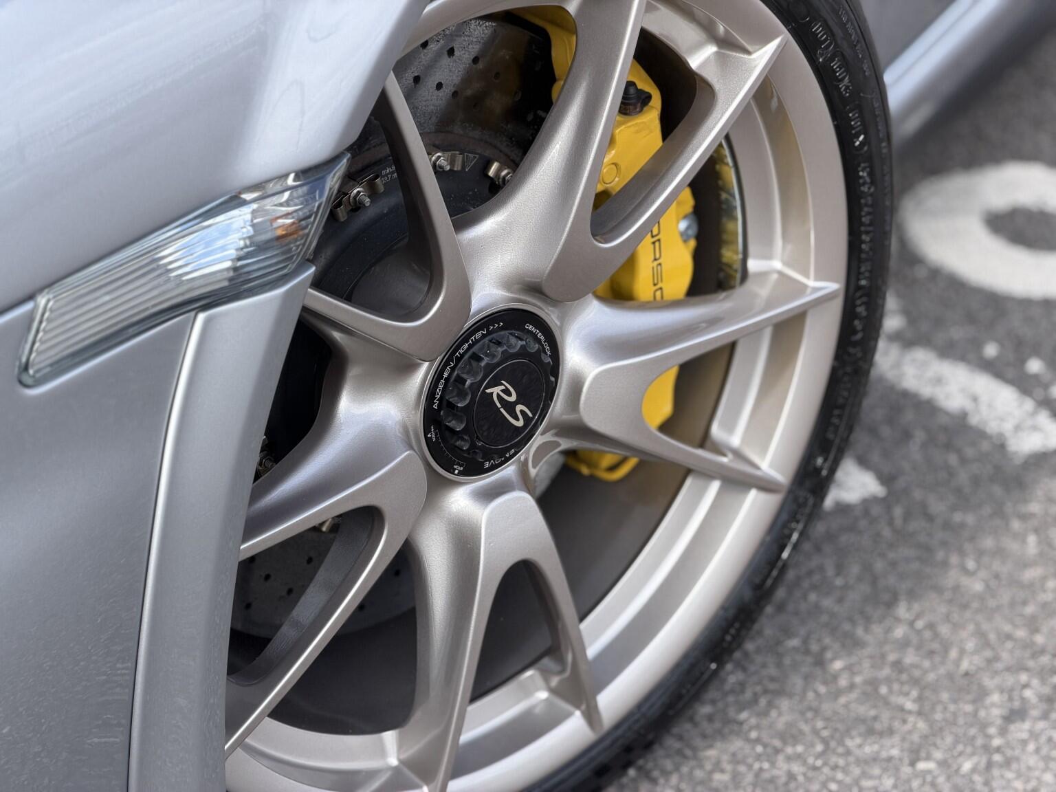 Porsche 911 view 26