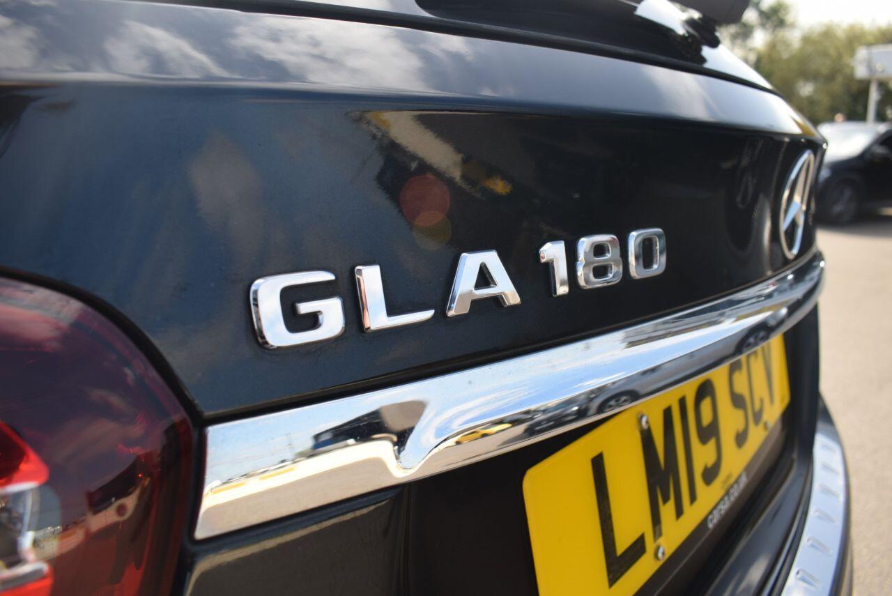 Mercedes-Benz Gla view 4