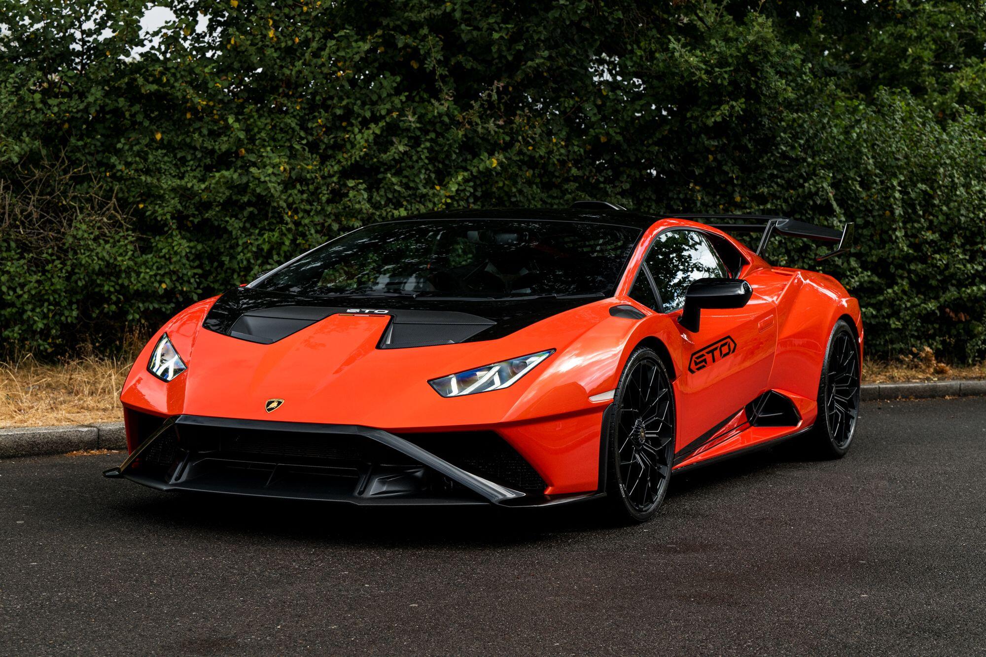 Lamborghini Huracan view 3