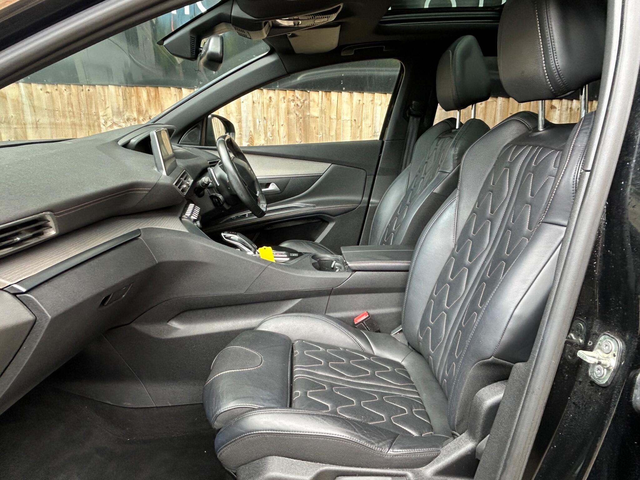 Peugeot 5008 view 4