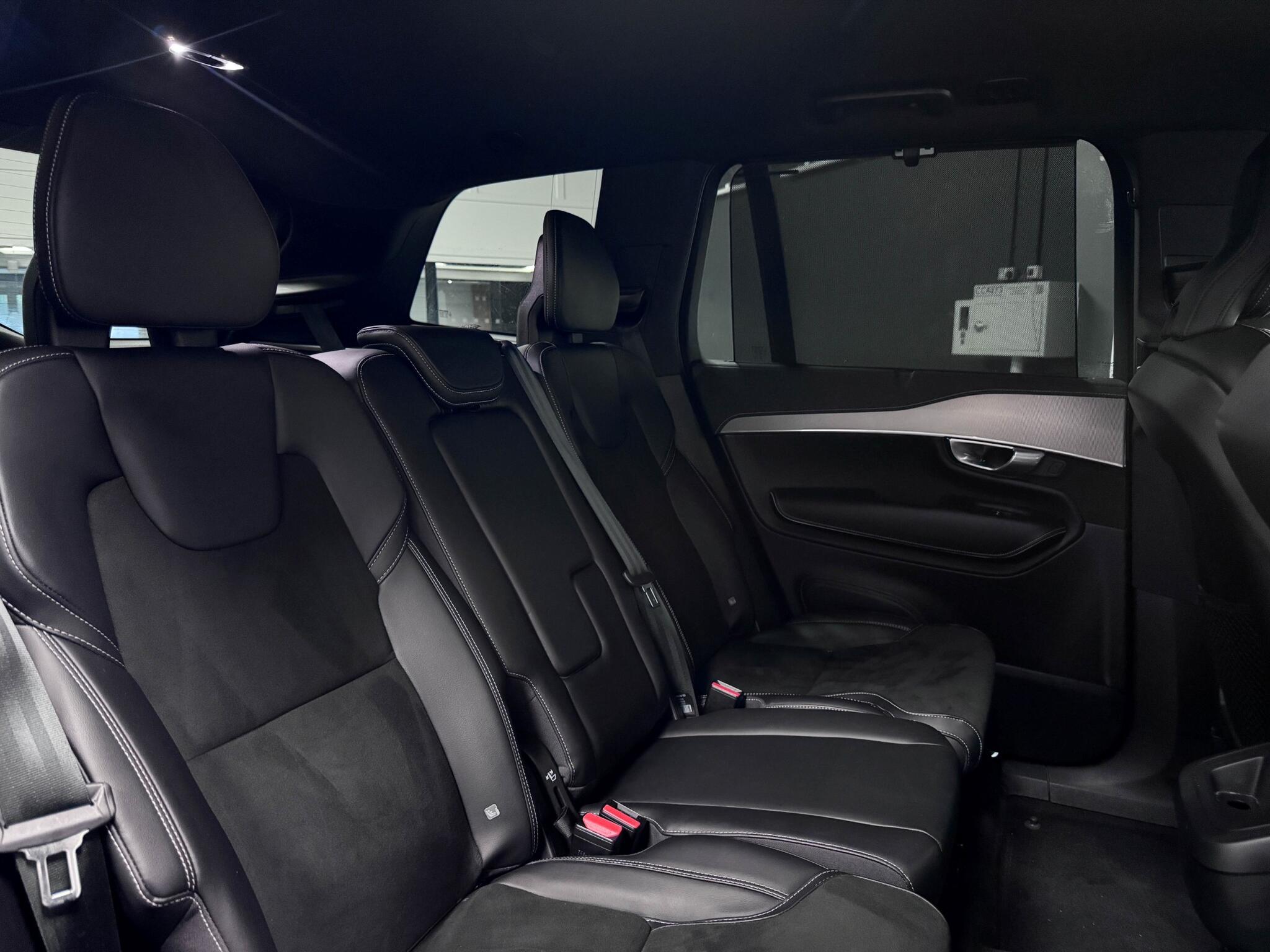 Volvo XC90 view 31
