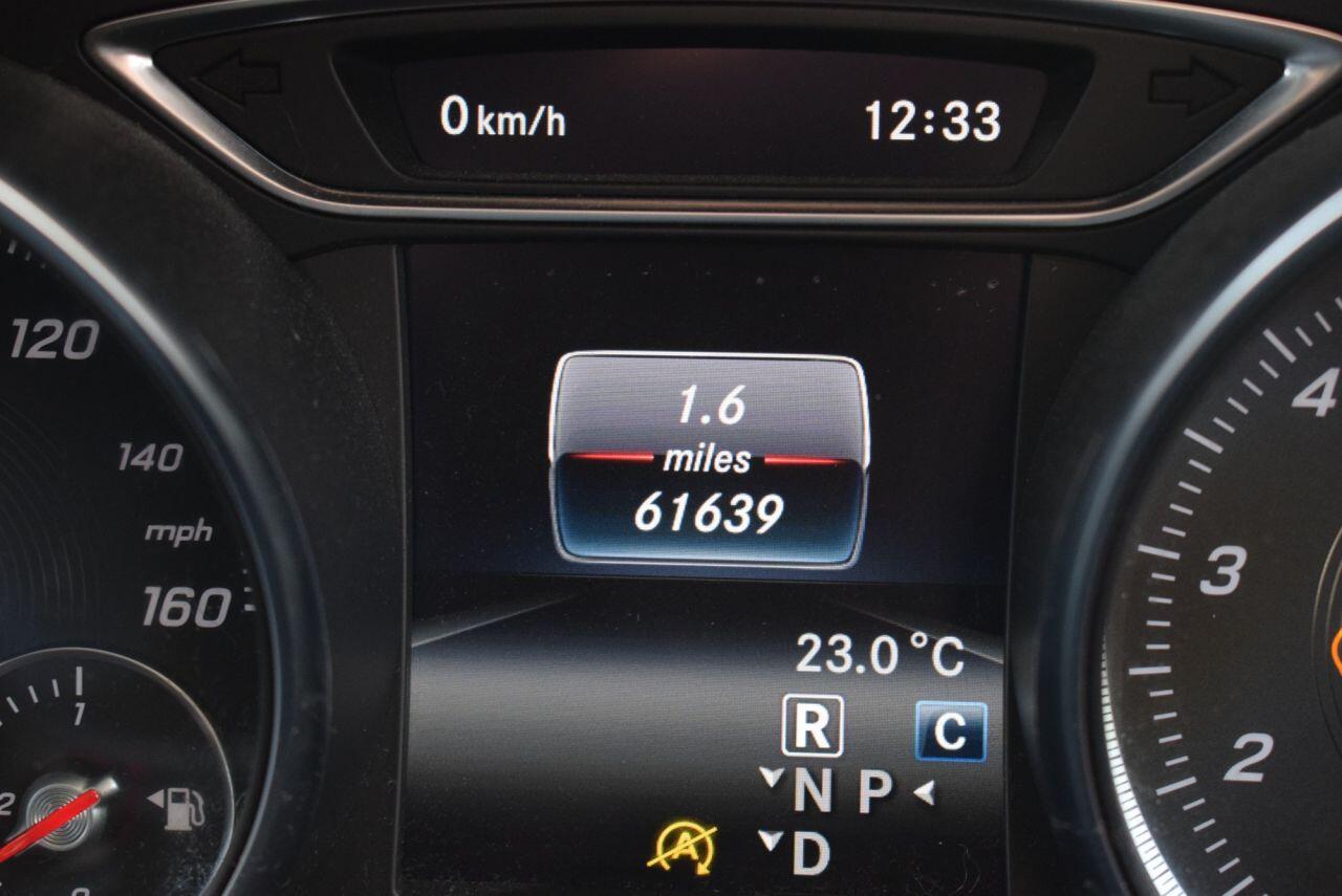 Mercedes-Benz GLA view 22