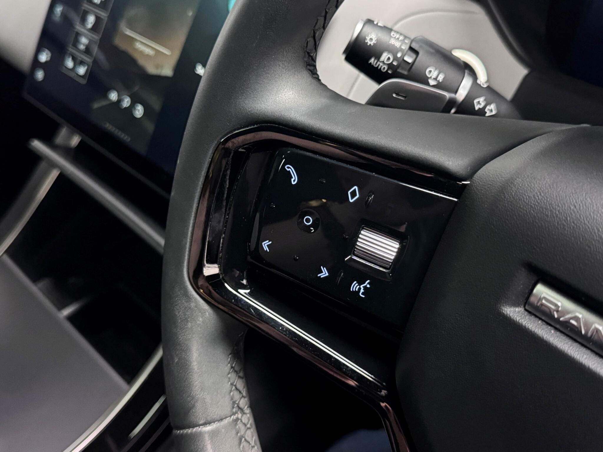 Land Rover Range Rover Velar view 16