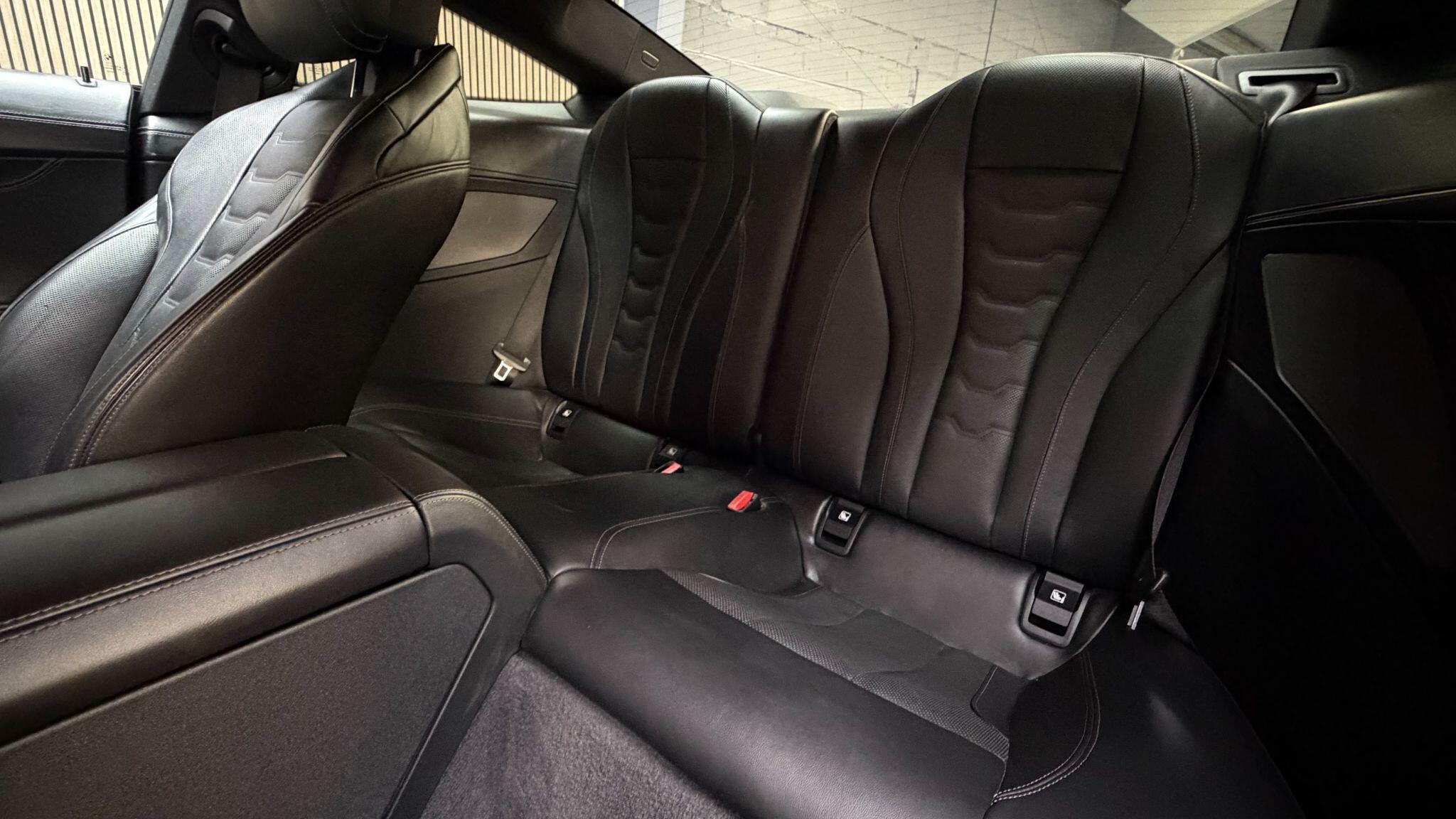 BMW 8 Series view 12