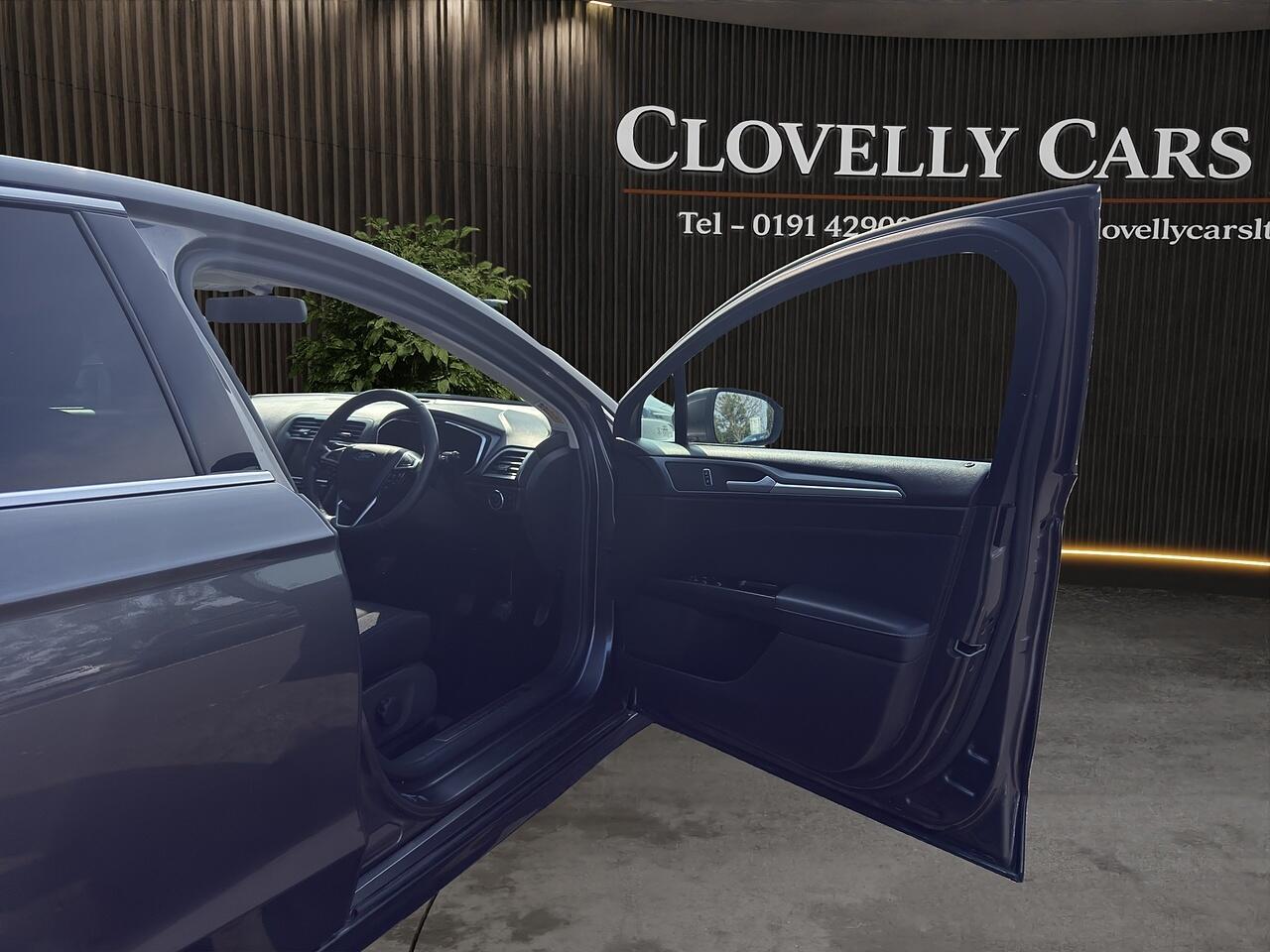 Ford Mondeo view 34