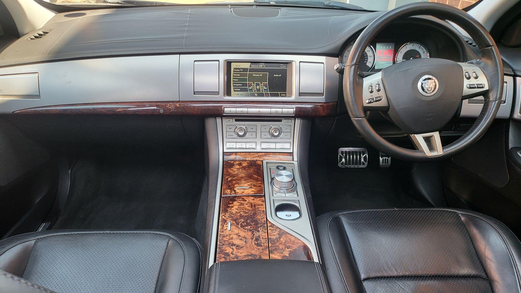 Jaguar XF view 11