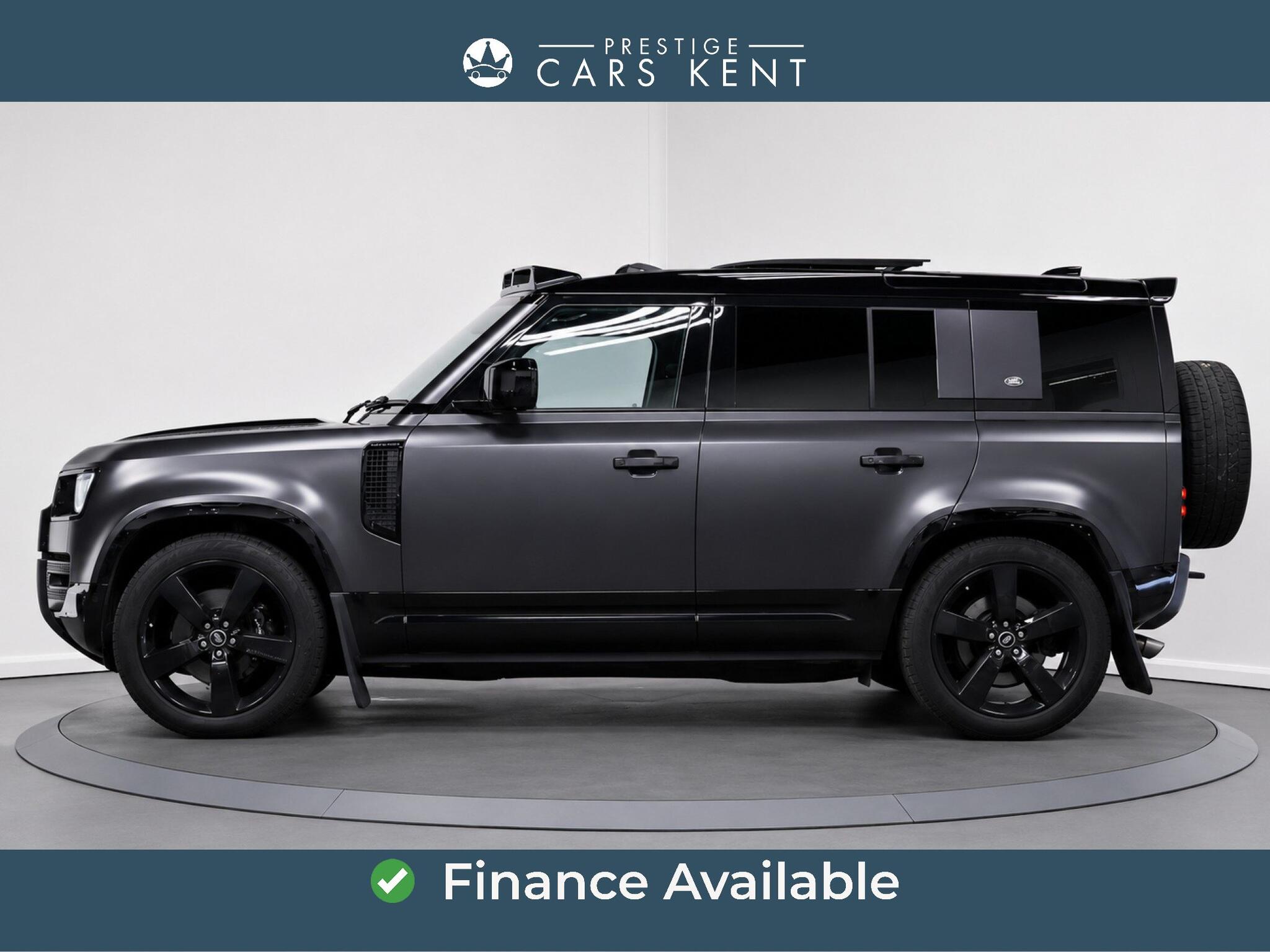 Land Rover Defender 110 view 4