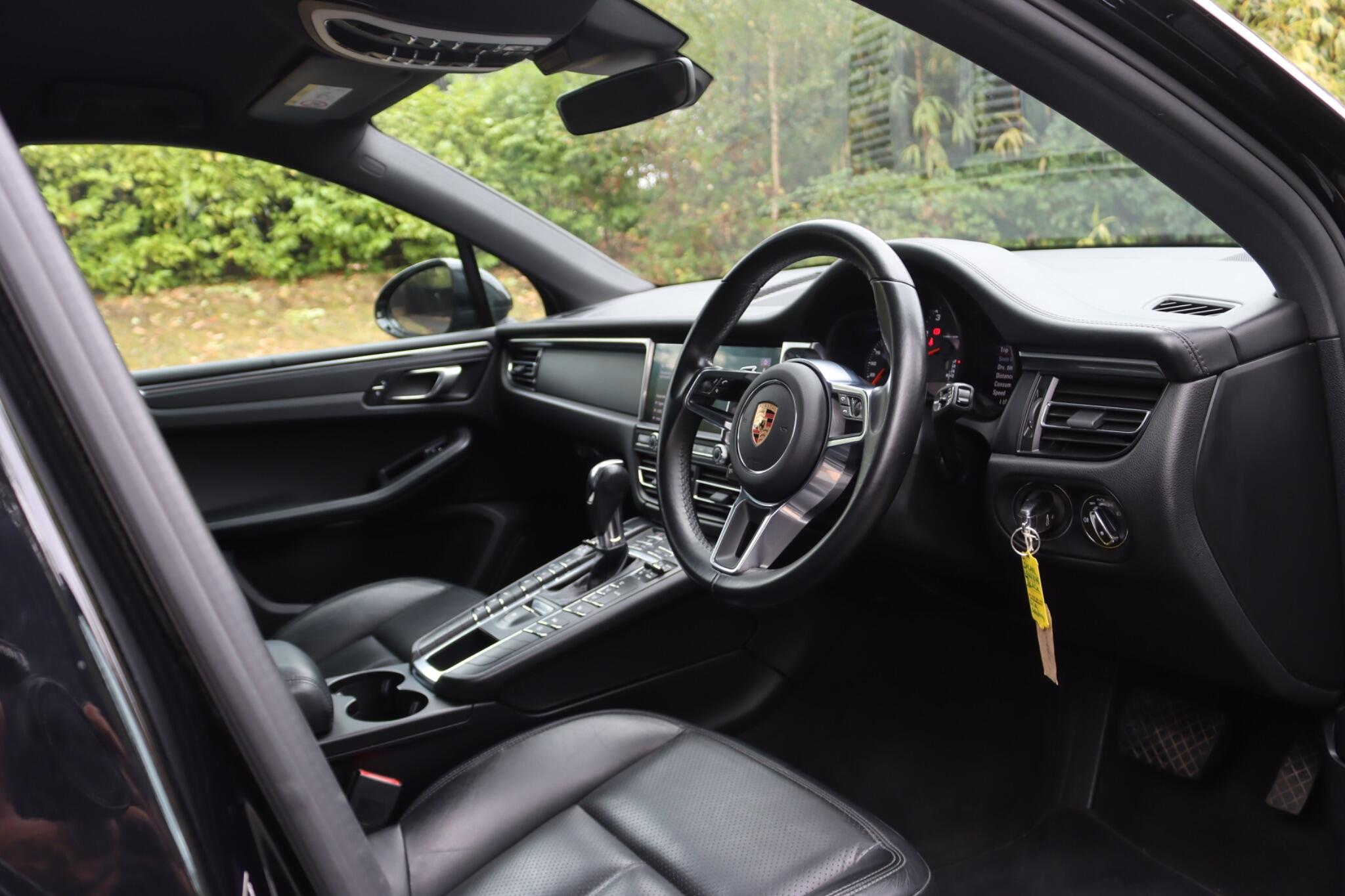 Porsche Macan view 43