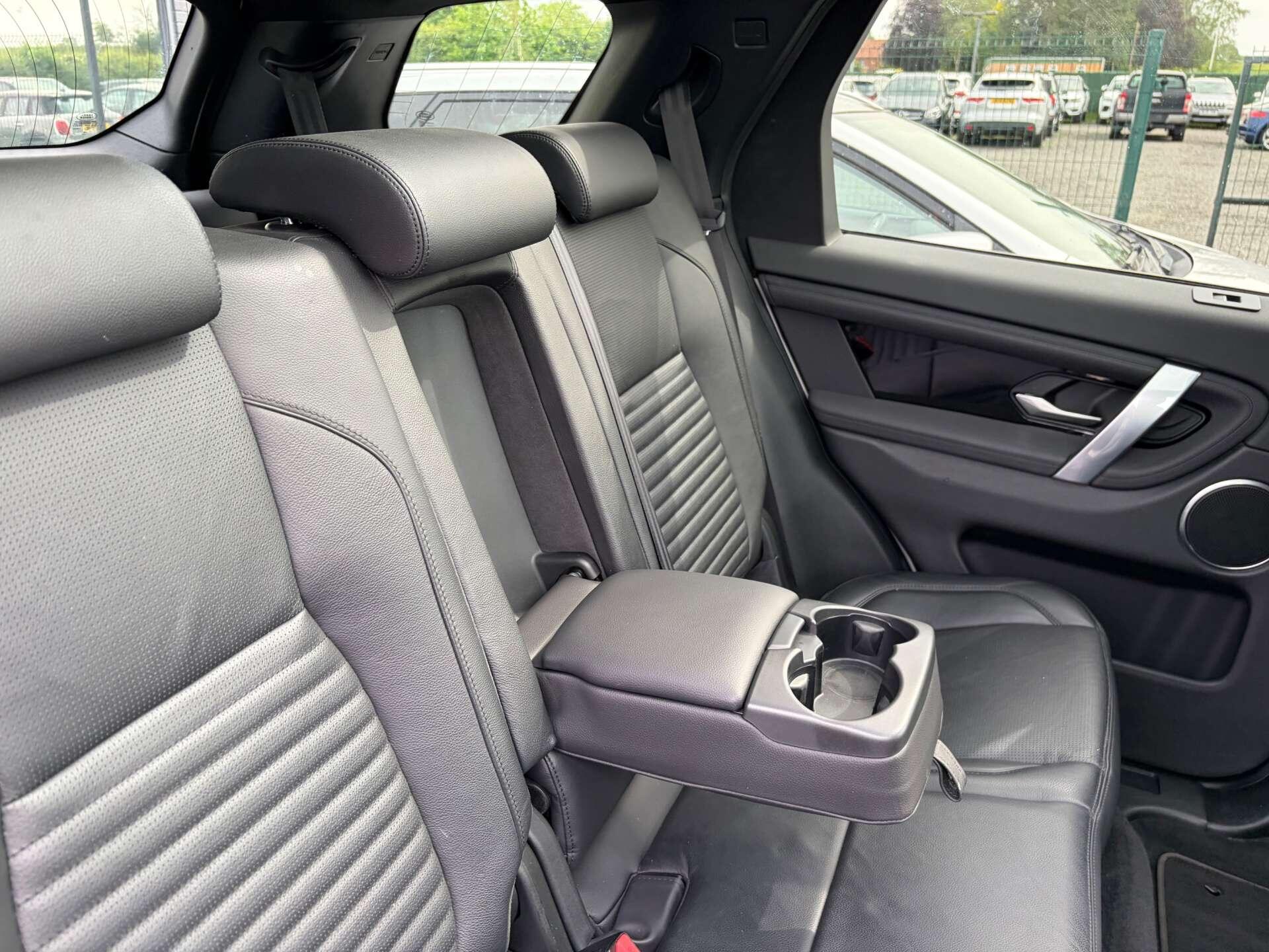Land Rover Discovery Sport view 32