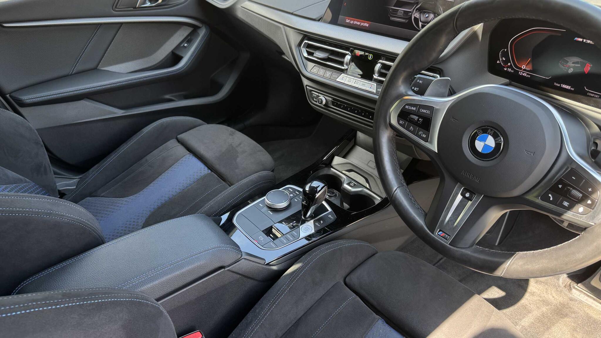 BMW 1 Series view 16