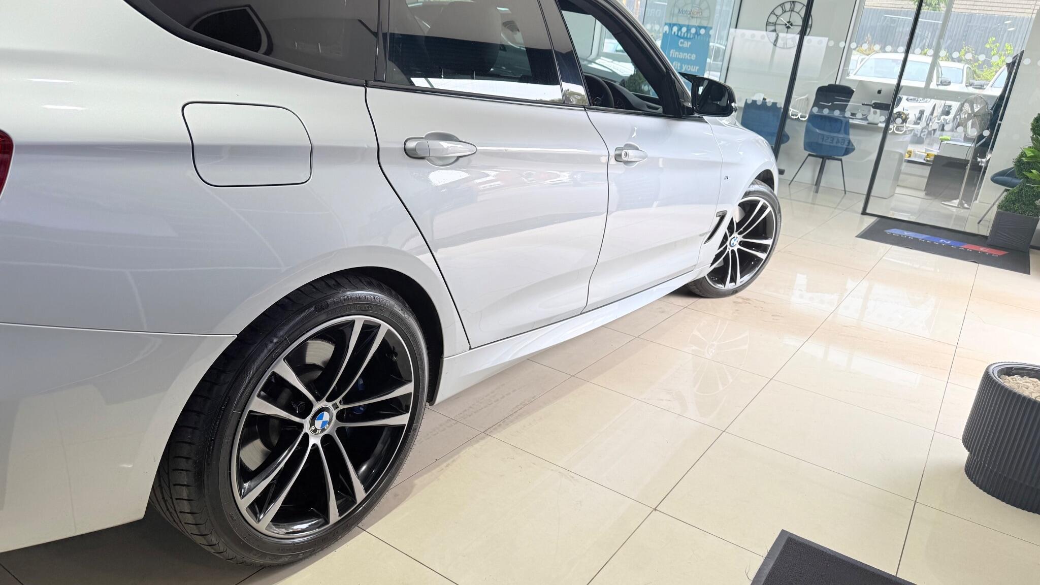 BMW 3 Series view 34