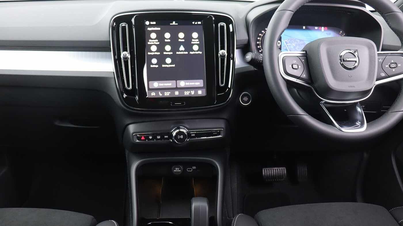 Volvo XC40 view 5