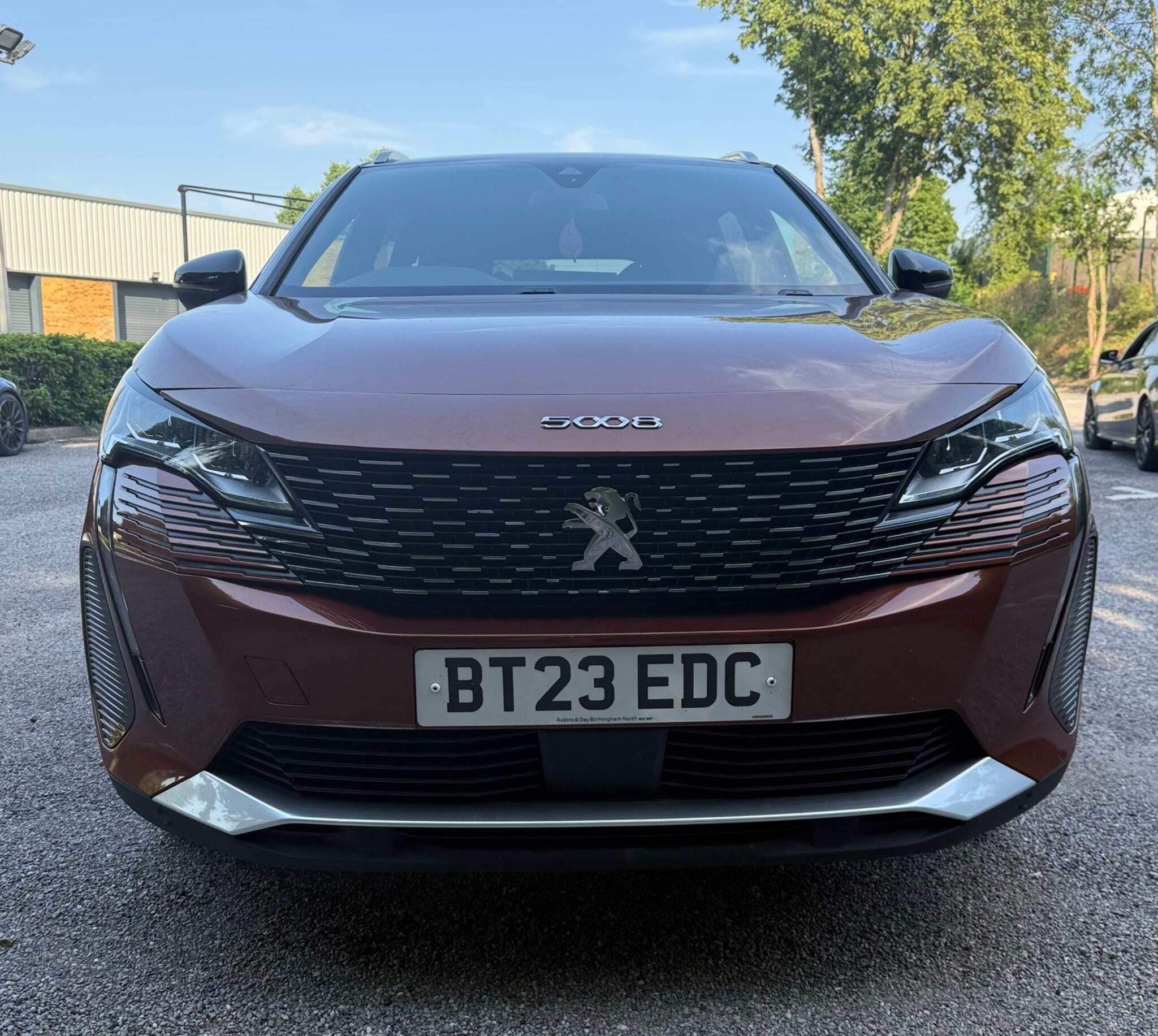 Peugeot 5008 view 2