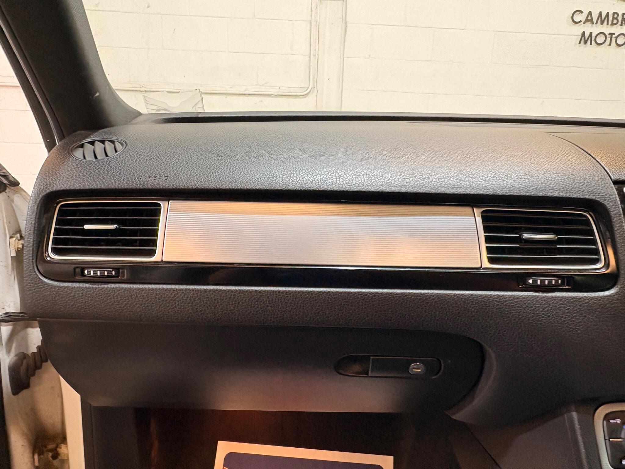 Volkswagen Touareg view 64
