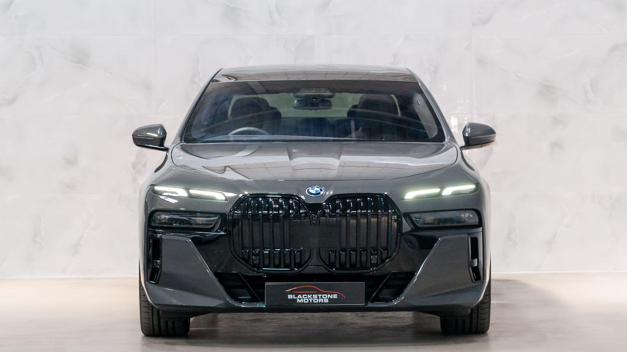 BMW 7 Series view 3