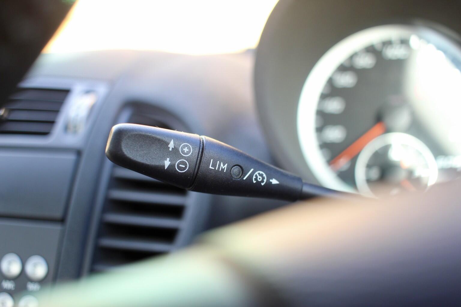 Mercedes-Benz SLK view 17