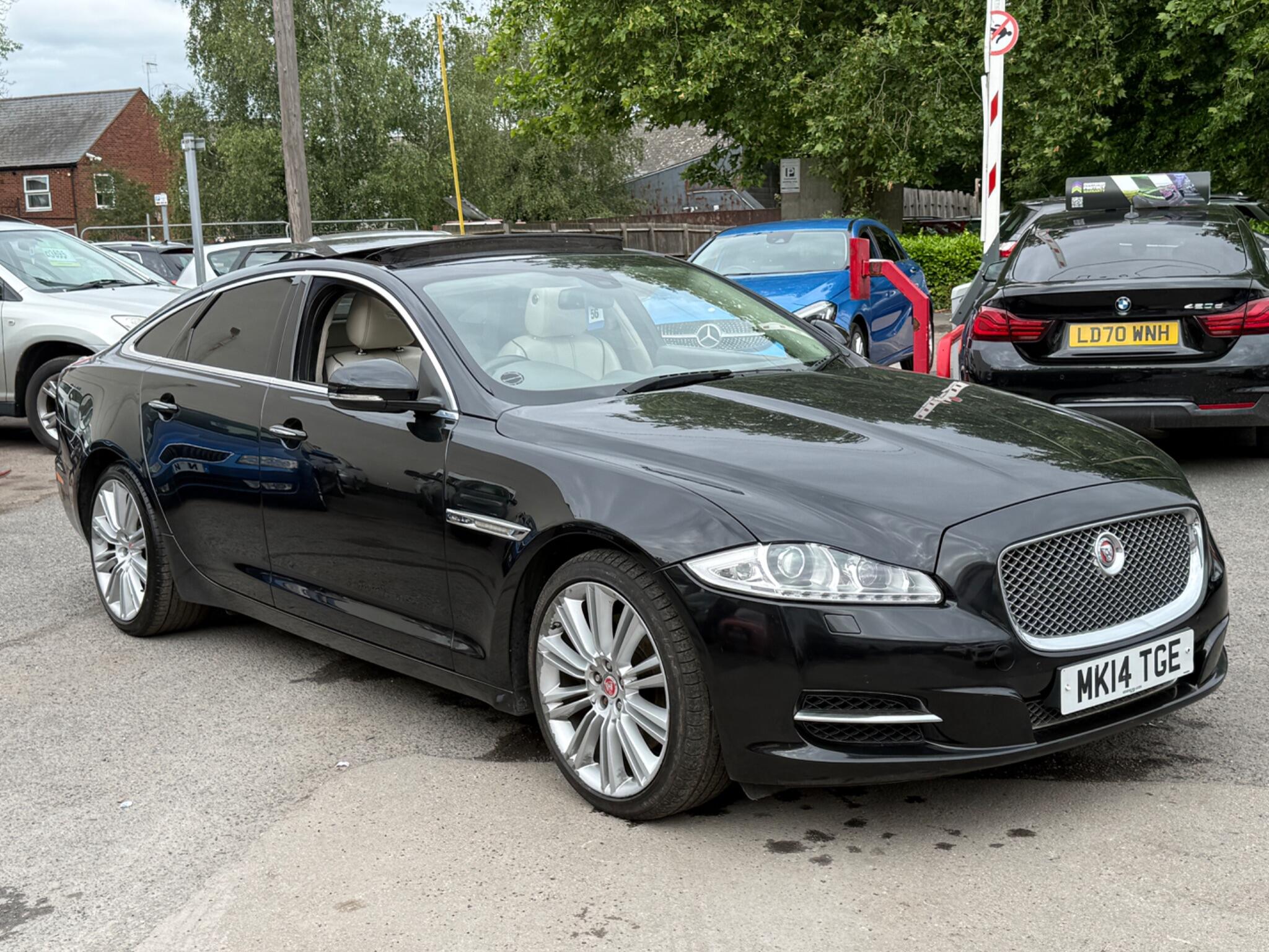 Jaguar XJ - Image 7