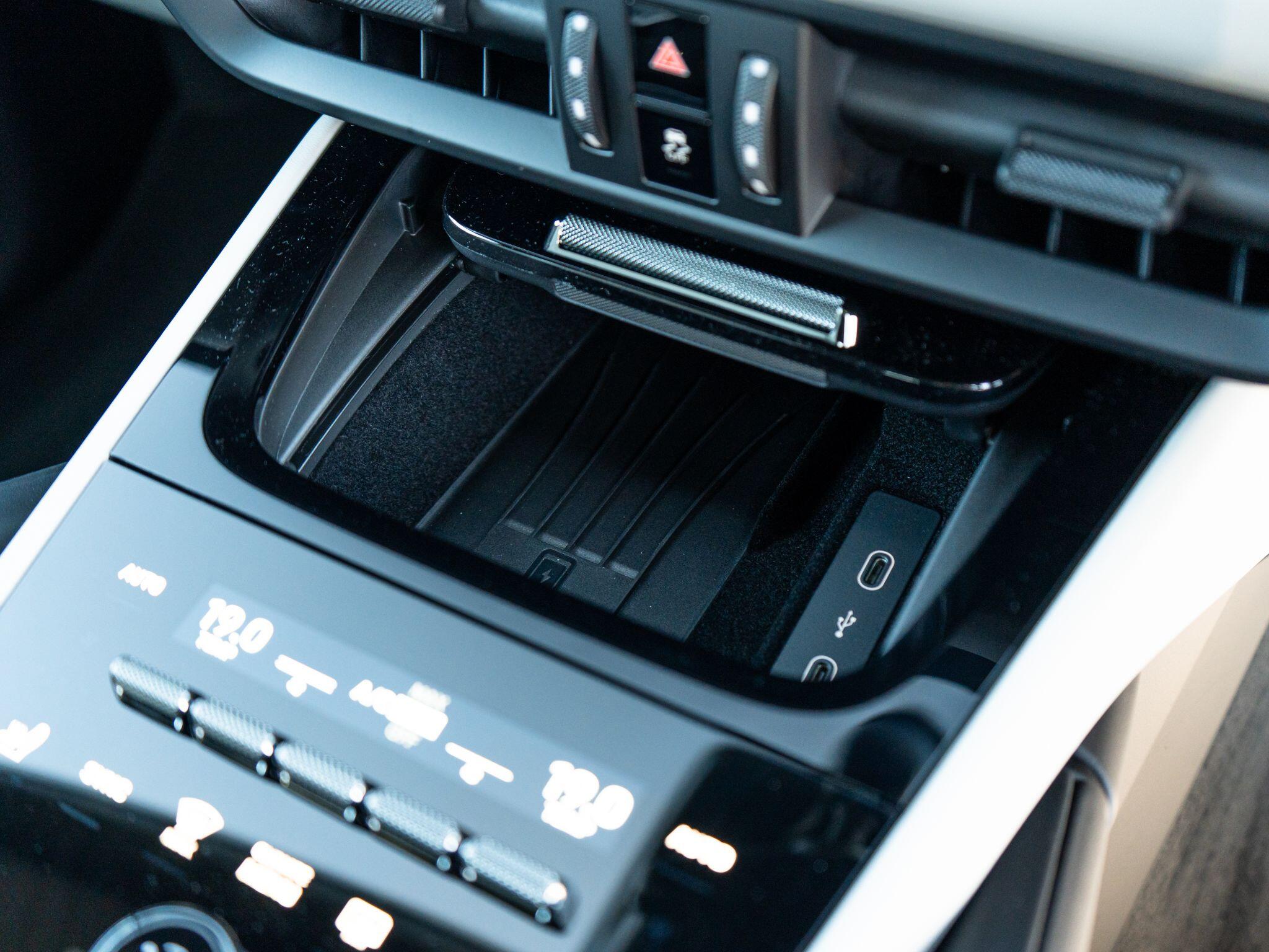 Porsche Cayenne view 29