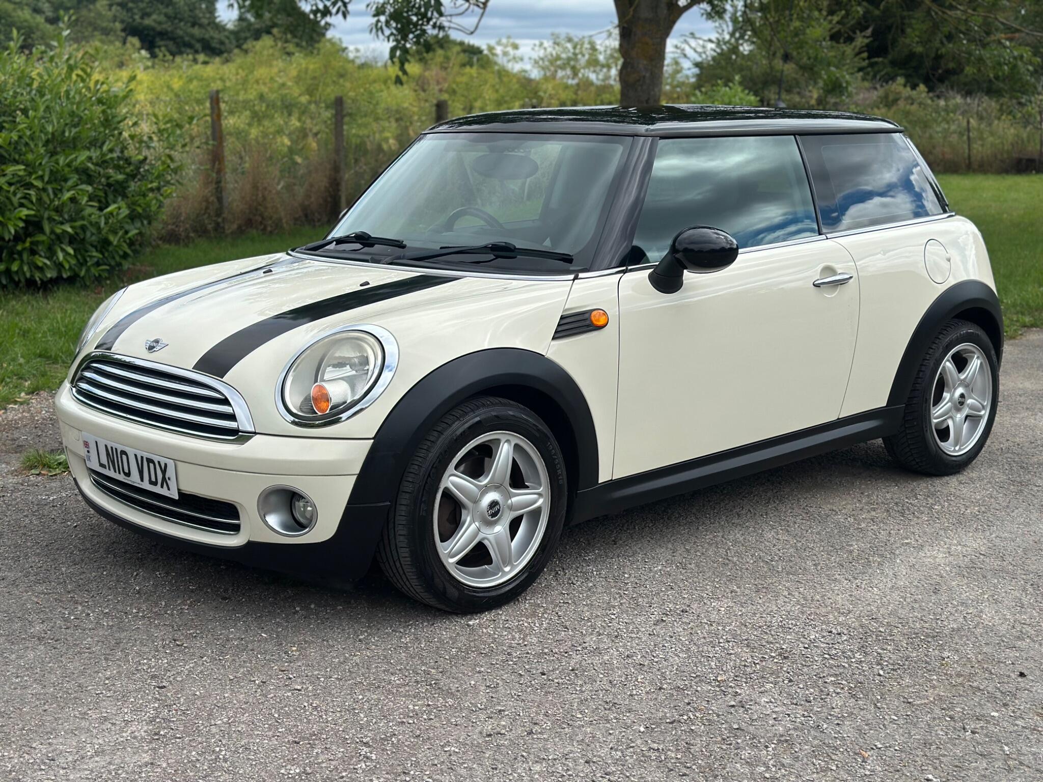 Mini Hatch view 12