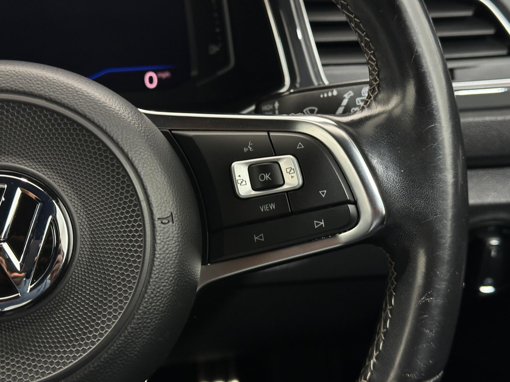 Volkswagen T-Roc view 16