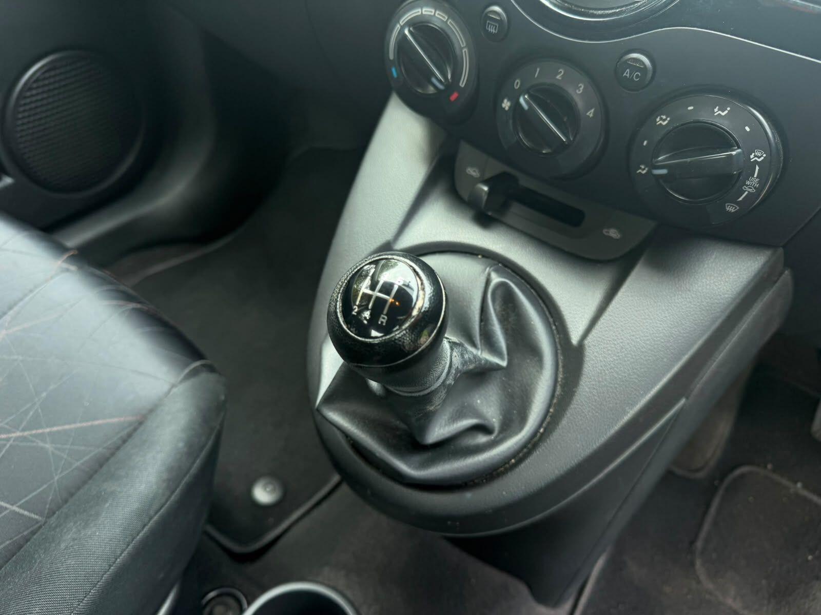 Mazda Mazda2 view 23