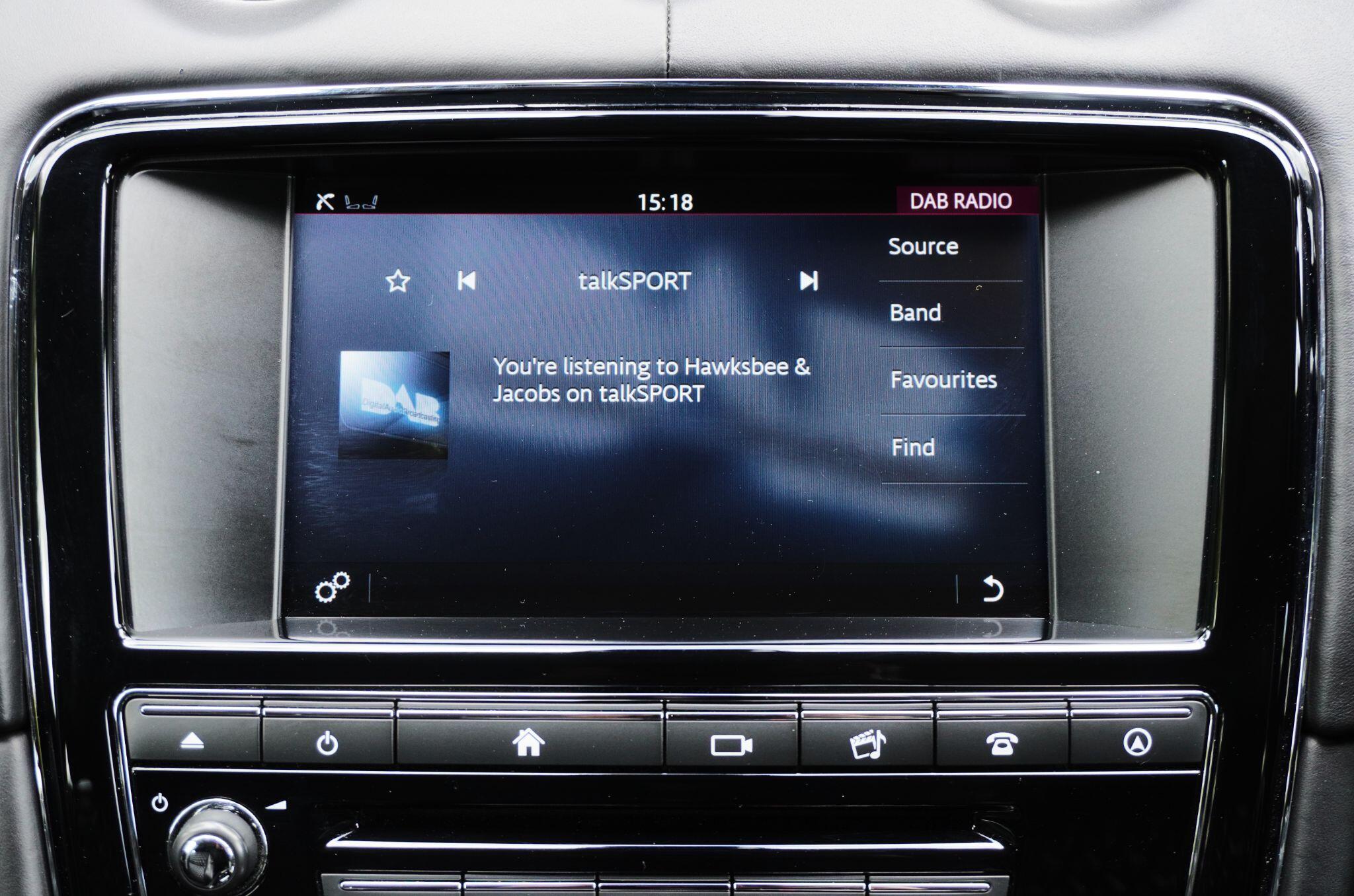 Jaguar XJ view 28