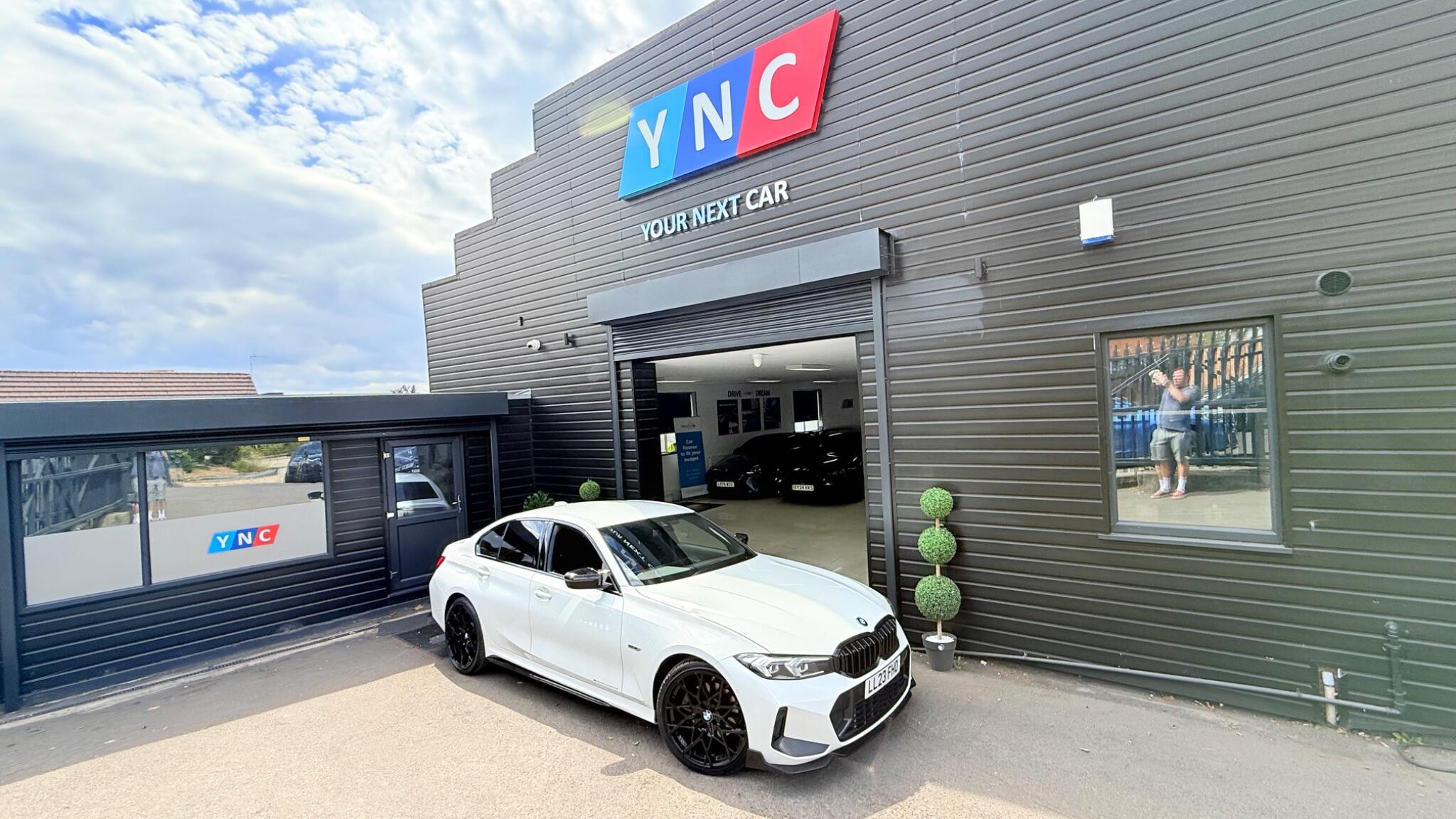 BMW 3 Series view 5