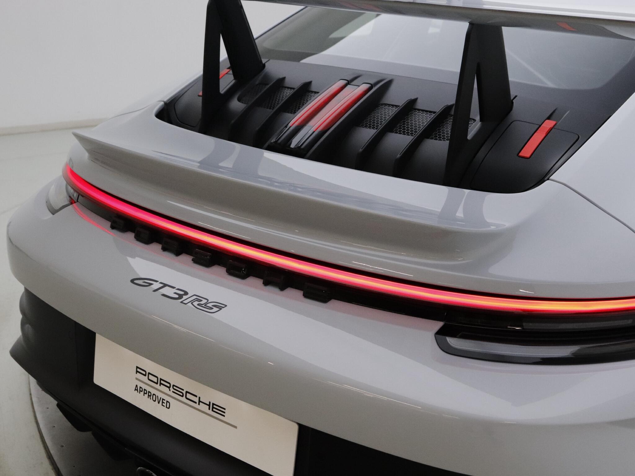 Porsche 911 view 31