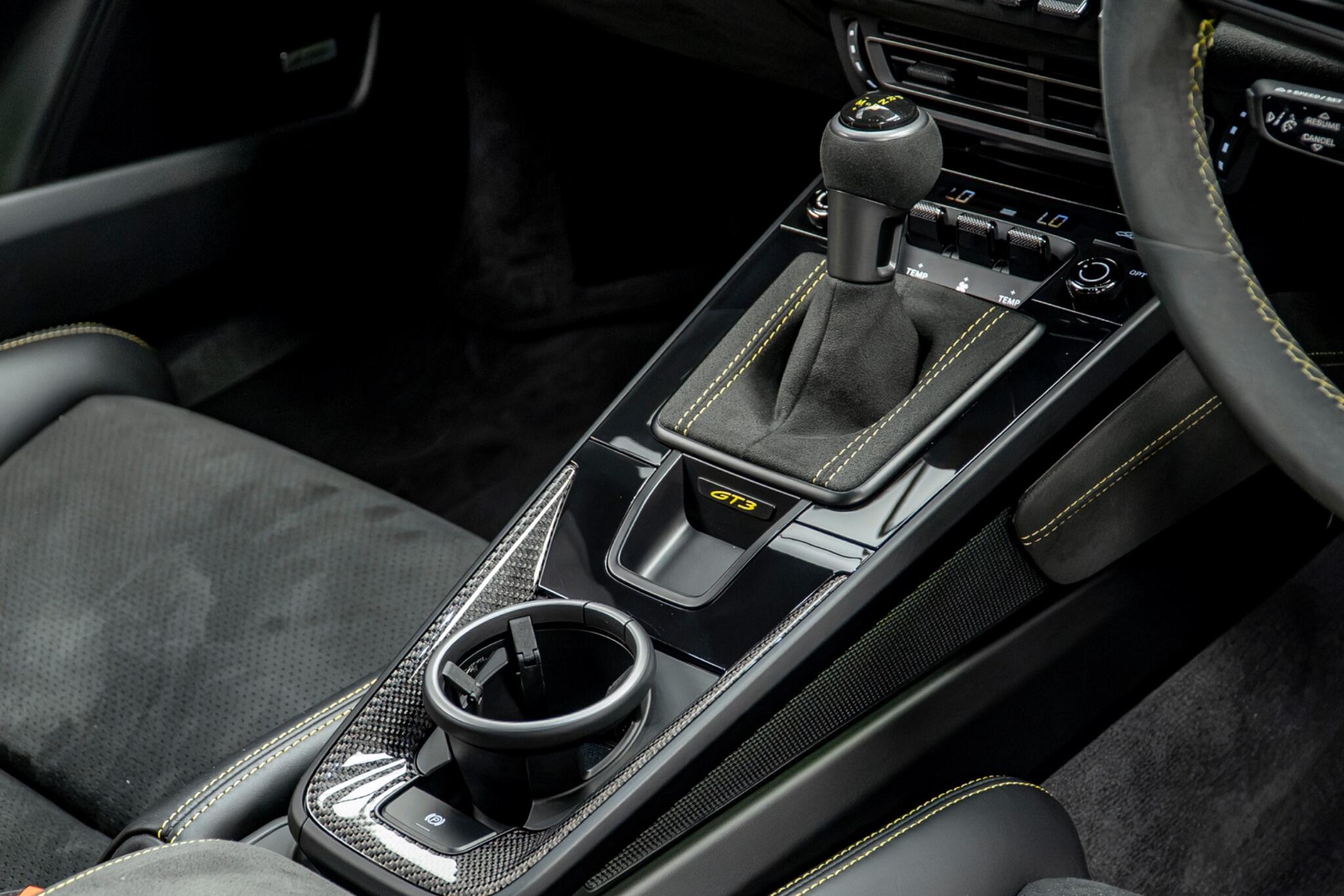 Porsche 911 view 34