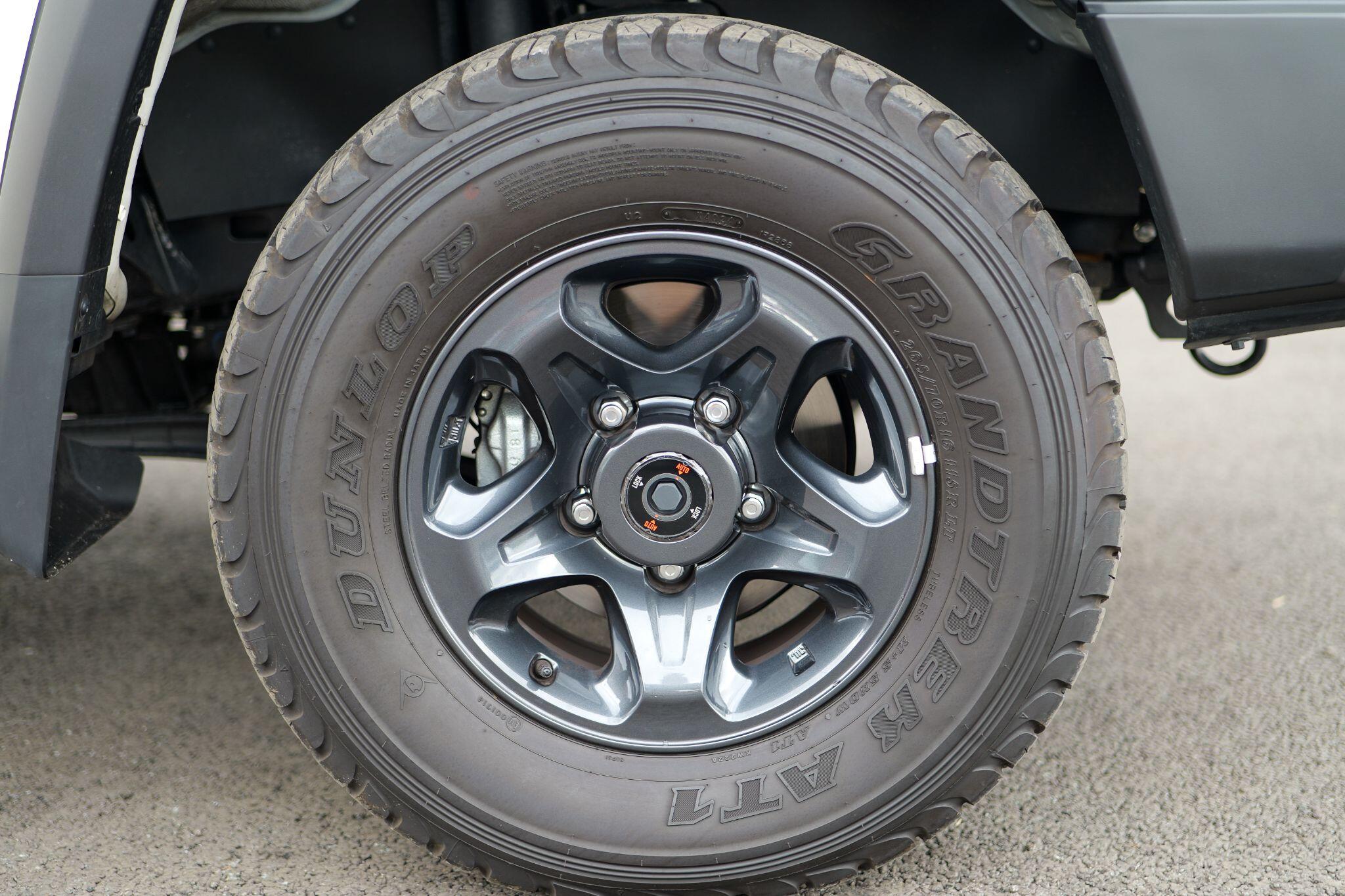 Toyota Land Cruiser view 11