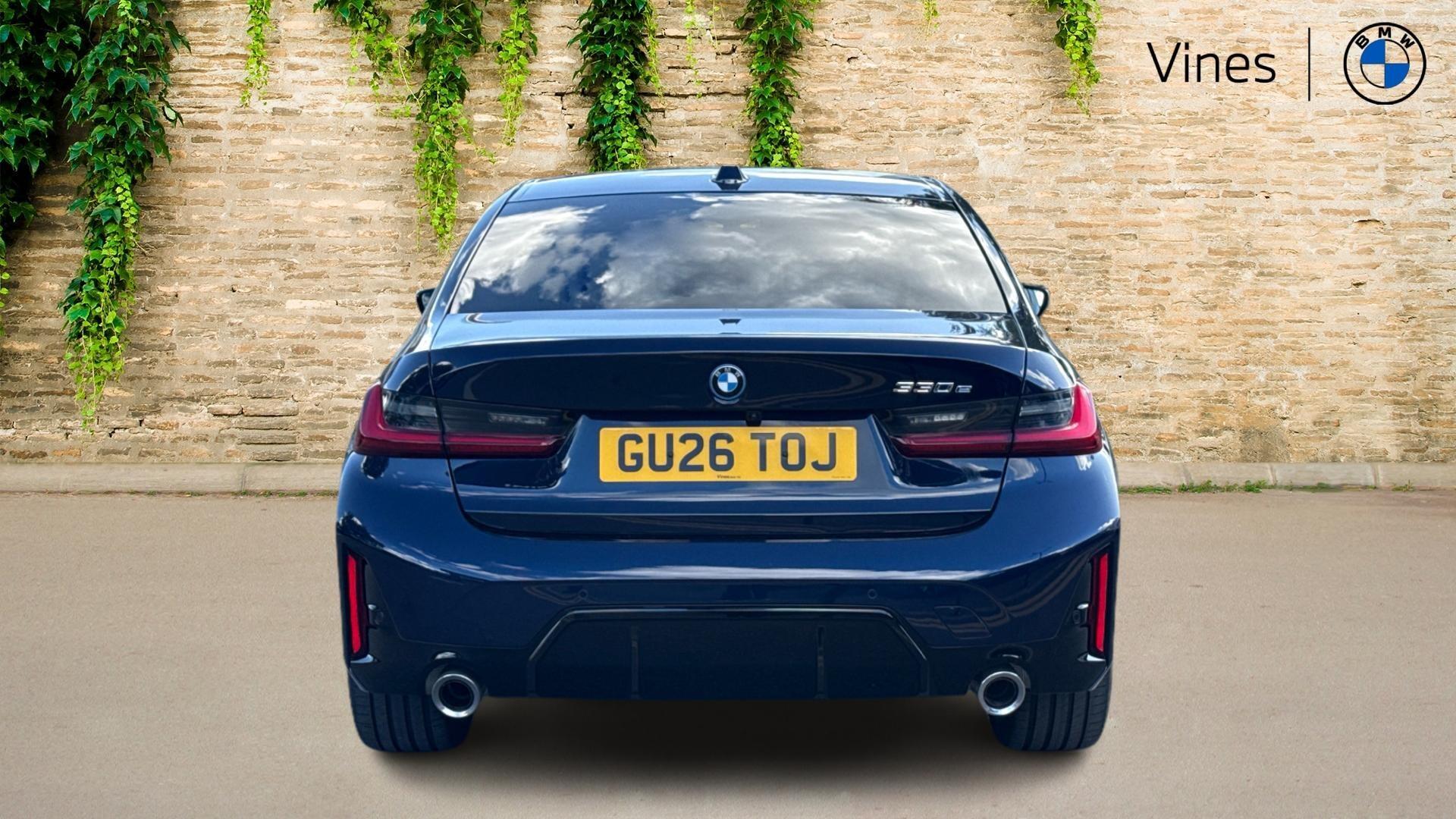 BMW 3 Series view 15